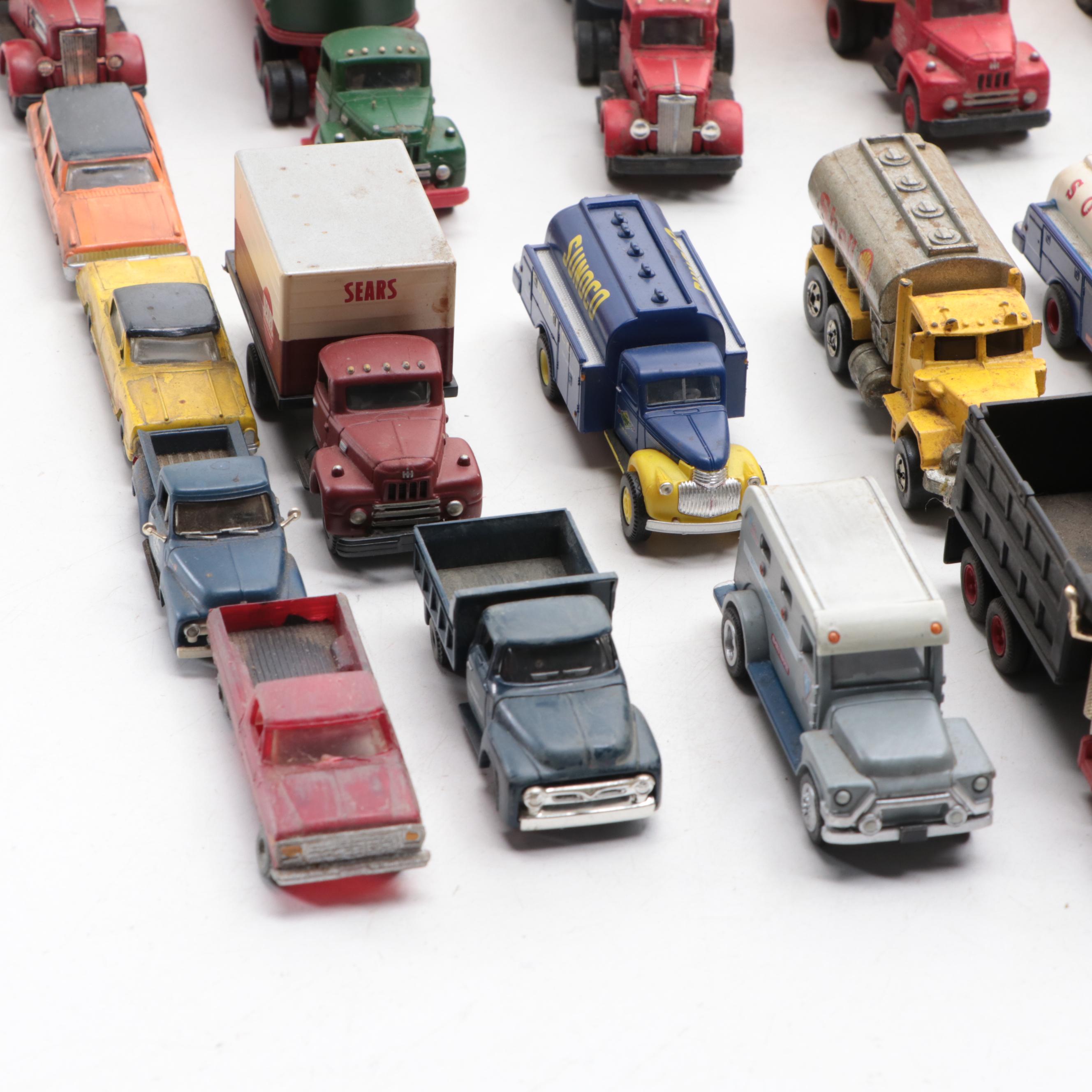 HO Scale Trailers with Diecast Vesicle Collection Featuring Hot Wheels