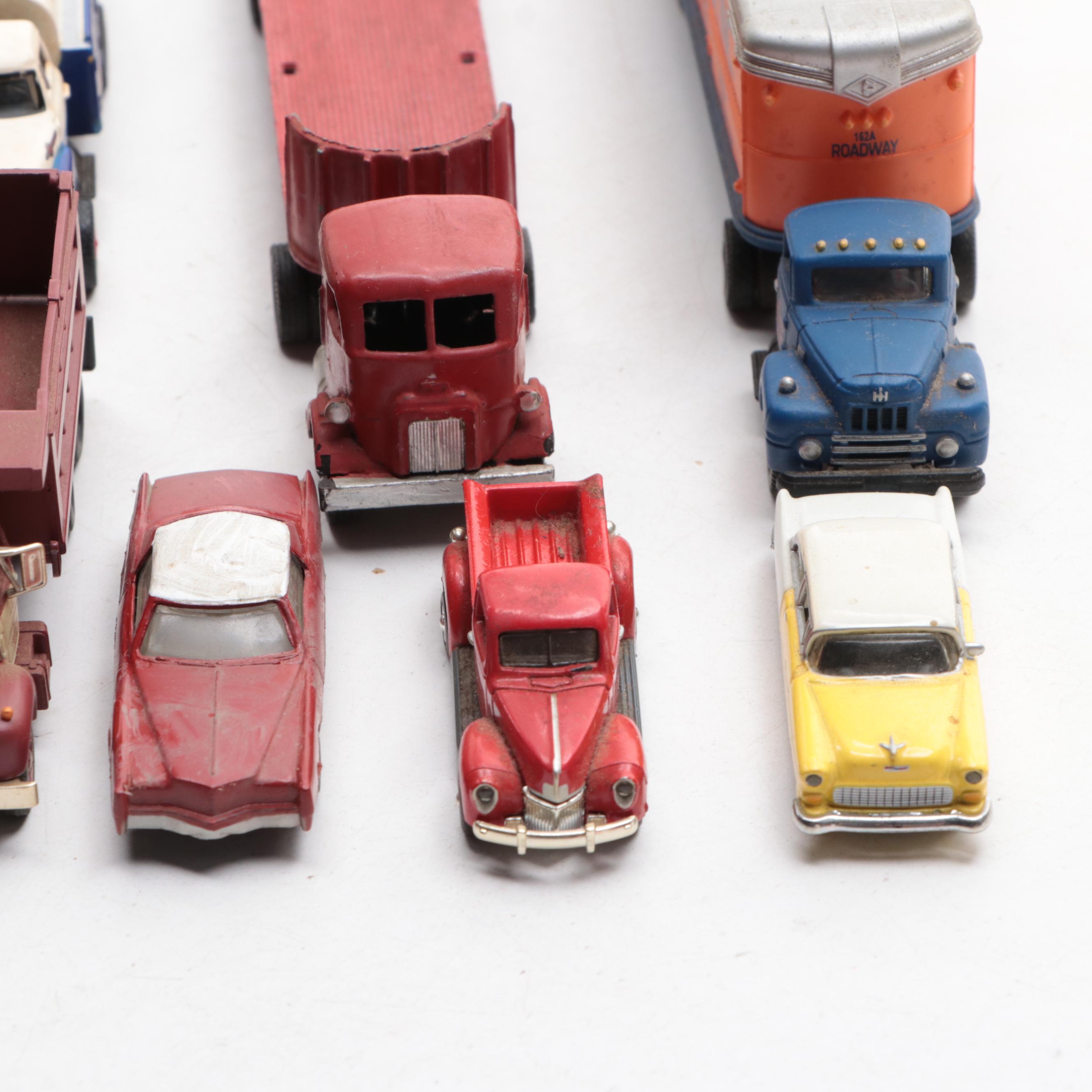 HO Scale Trailers with Diecast Vesicle Collection Featuring Hot Wheels