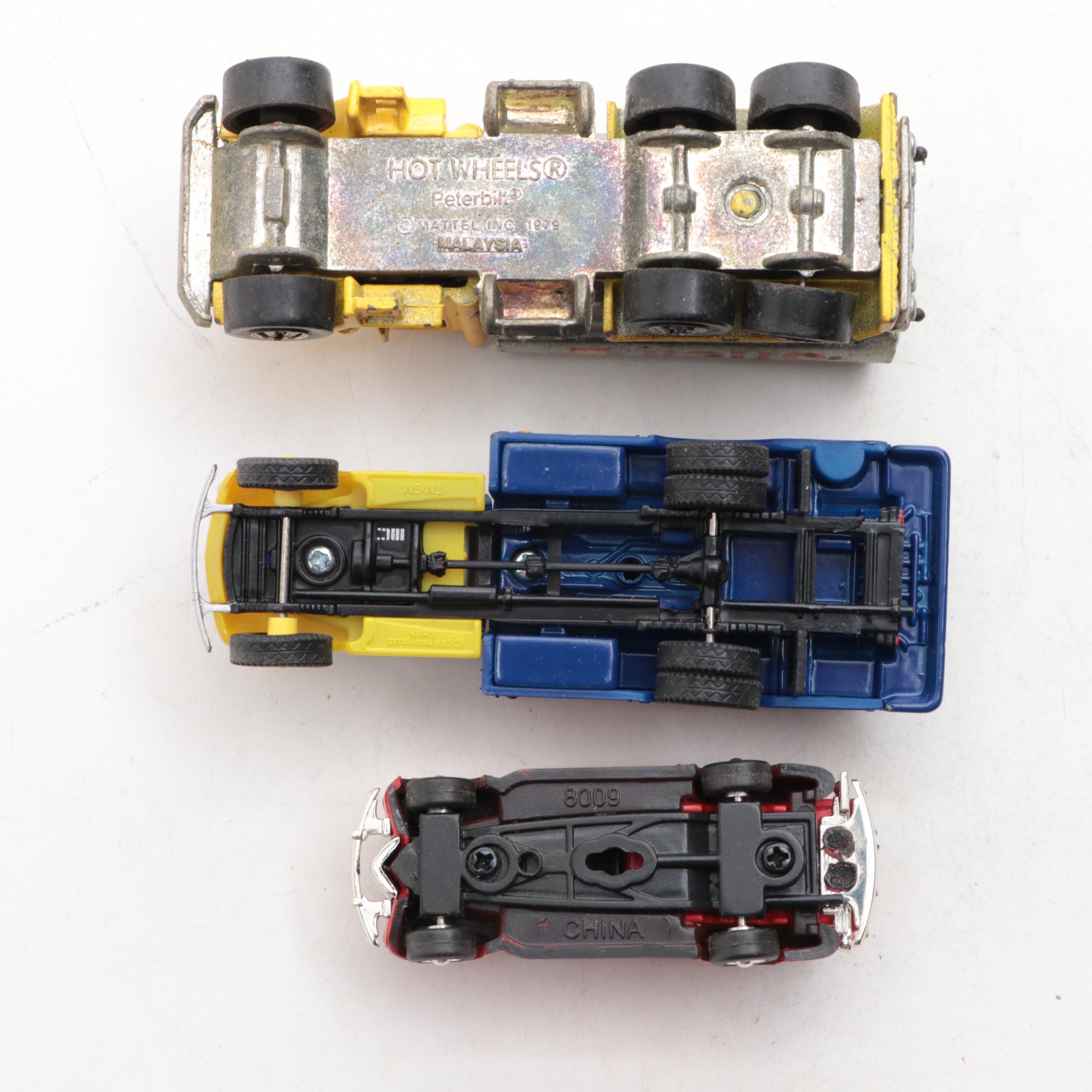 HO Scale Trailers with Diecast Vesicle Collection Featuring Hot Wheels