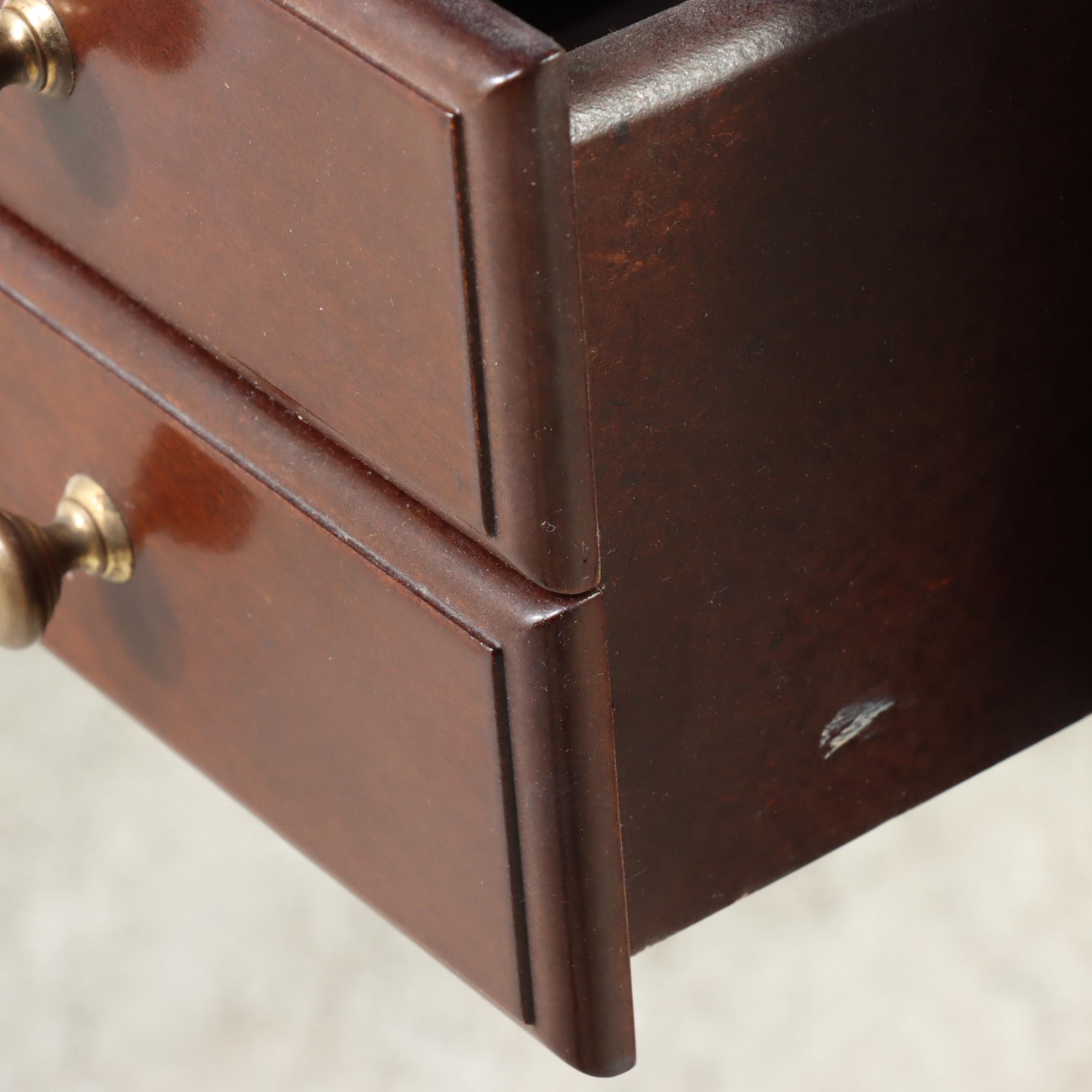 The Bombay Company Queen Anne Style Mahogany-Stained Enclosed Dressing Table