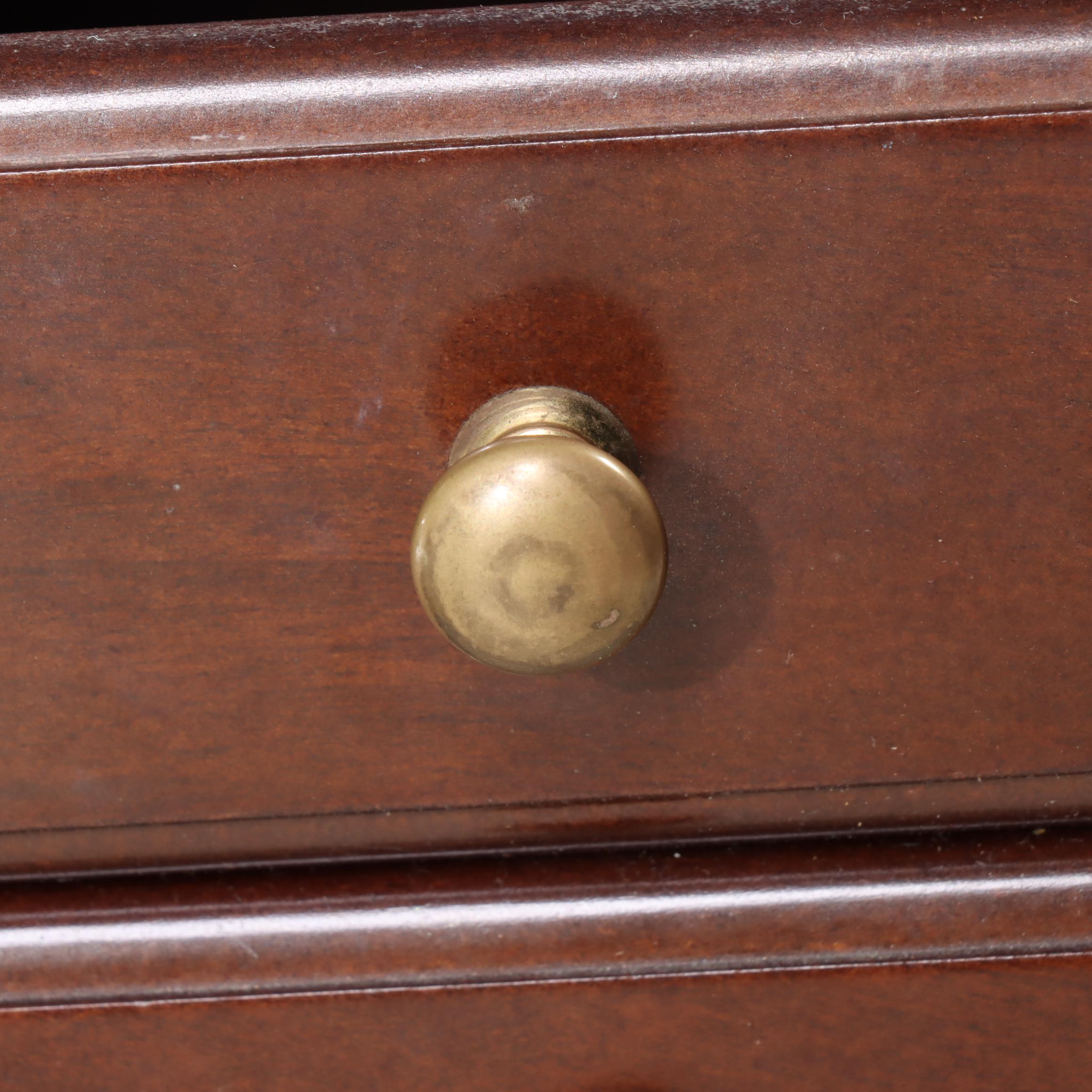 The Bombay Company Queen Anne Style Mahogany-Stained Enclosed Dressing Table