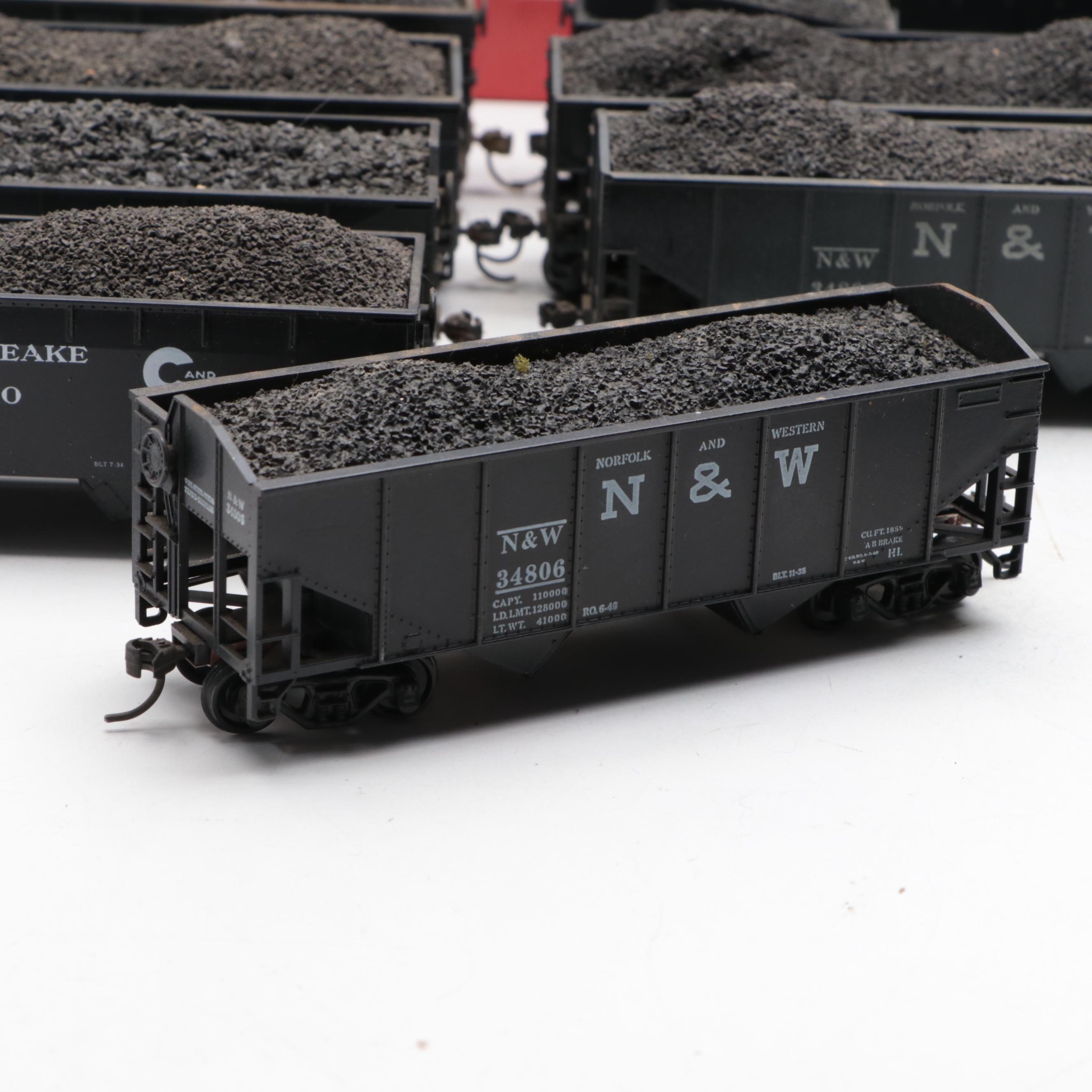 Bachmann HO Scale Western Maryland Locomotive with Assorted Train Collection