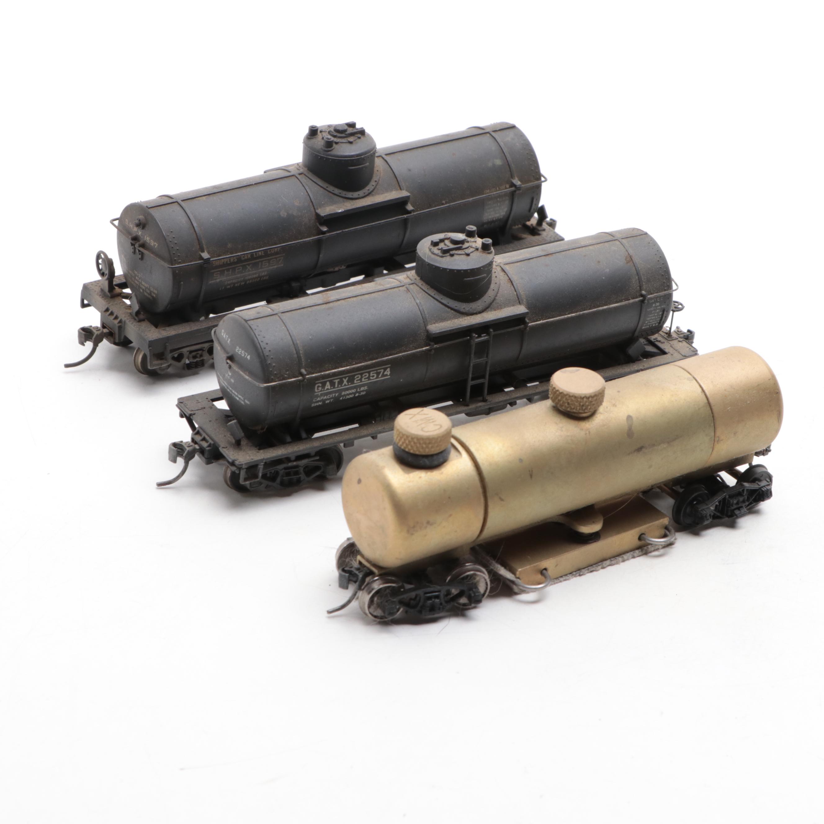 Bachmann HO Scale Western Maryland Locomotive with Assorted Train Collection