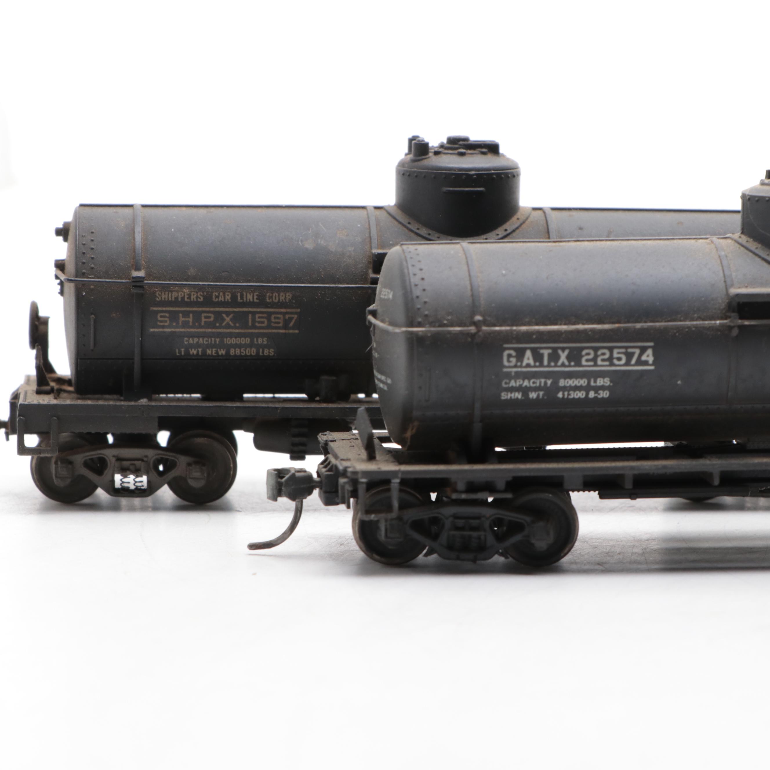 Bachmann HO Scale Western Maryland Locomotive with Assorted Train Collection