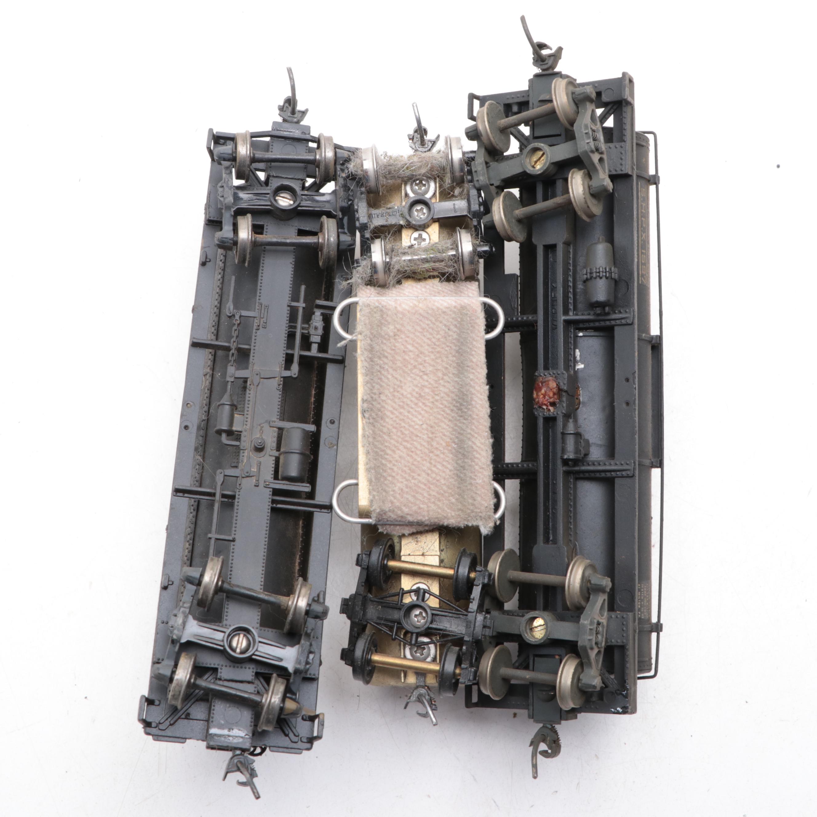 Bachmann HO Scale Western Maryland Locomotive with Assorted Train Collection