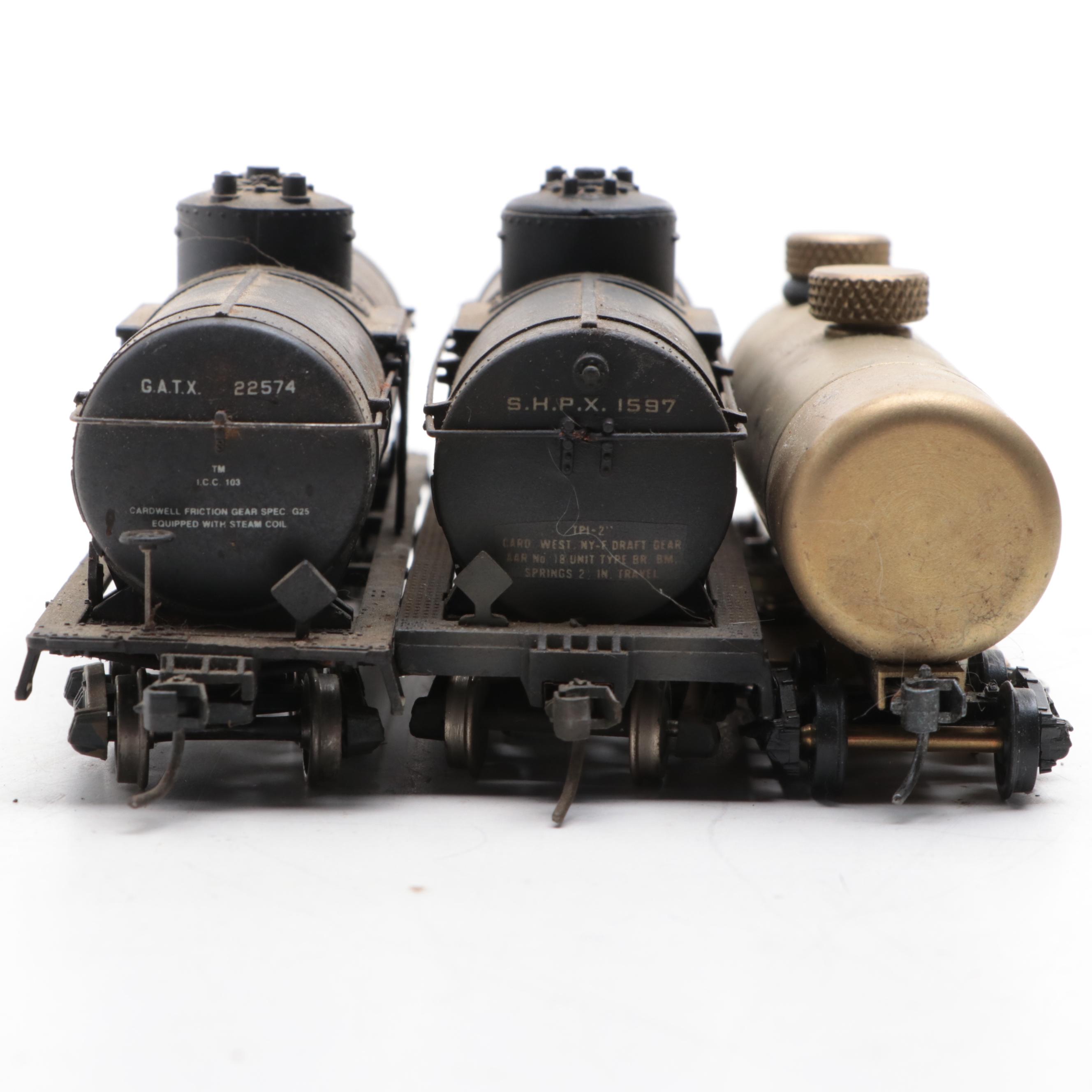 Bachmann HO Scale Western Maryland Locomotive with Assorted Train Collection