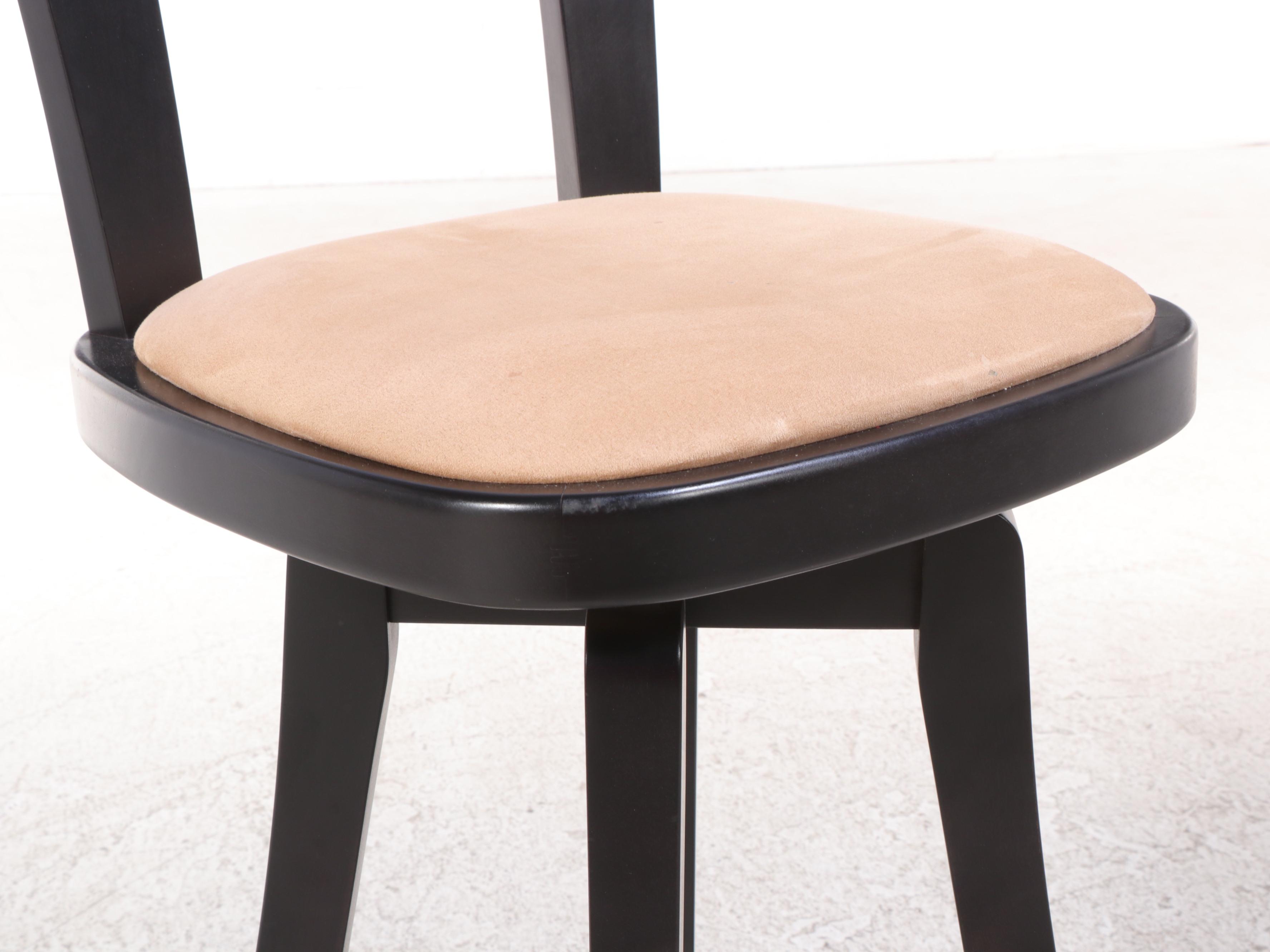 Contemporary High-Top Round Table with Swivel Bar Stools