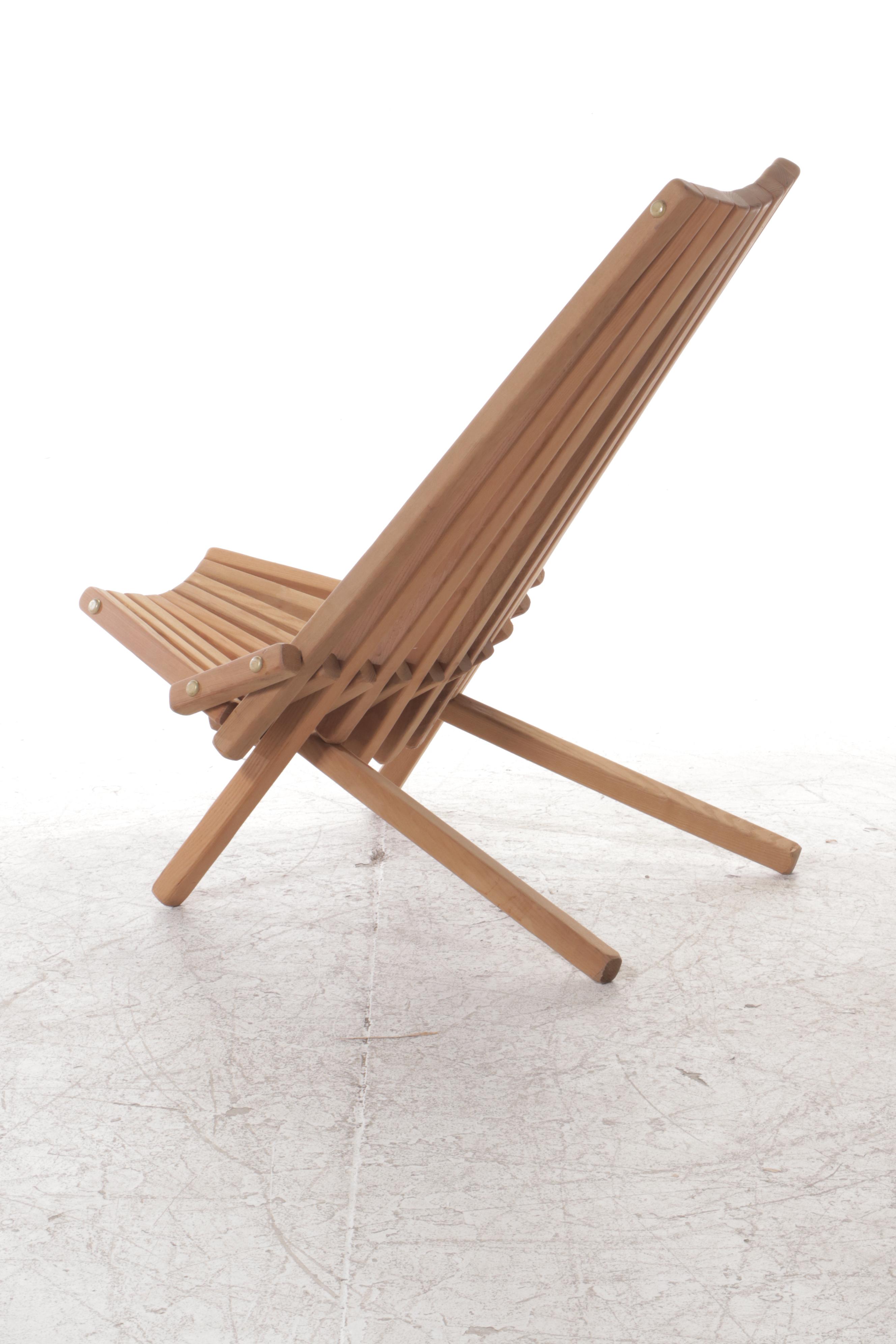 Slatted Hardwood Folding Patio Lounge Chair