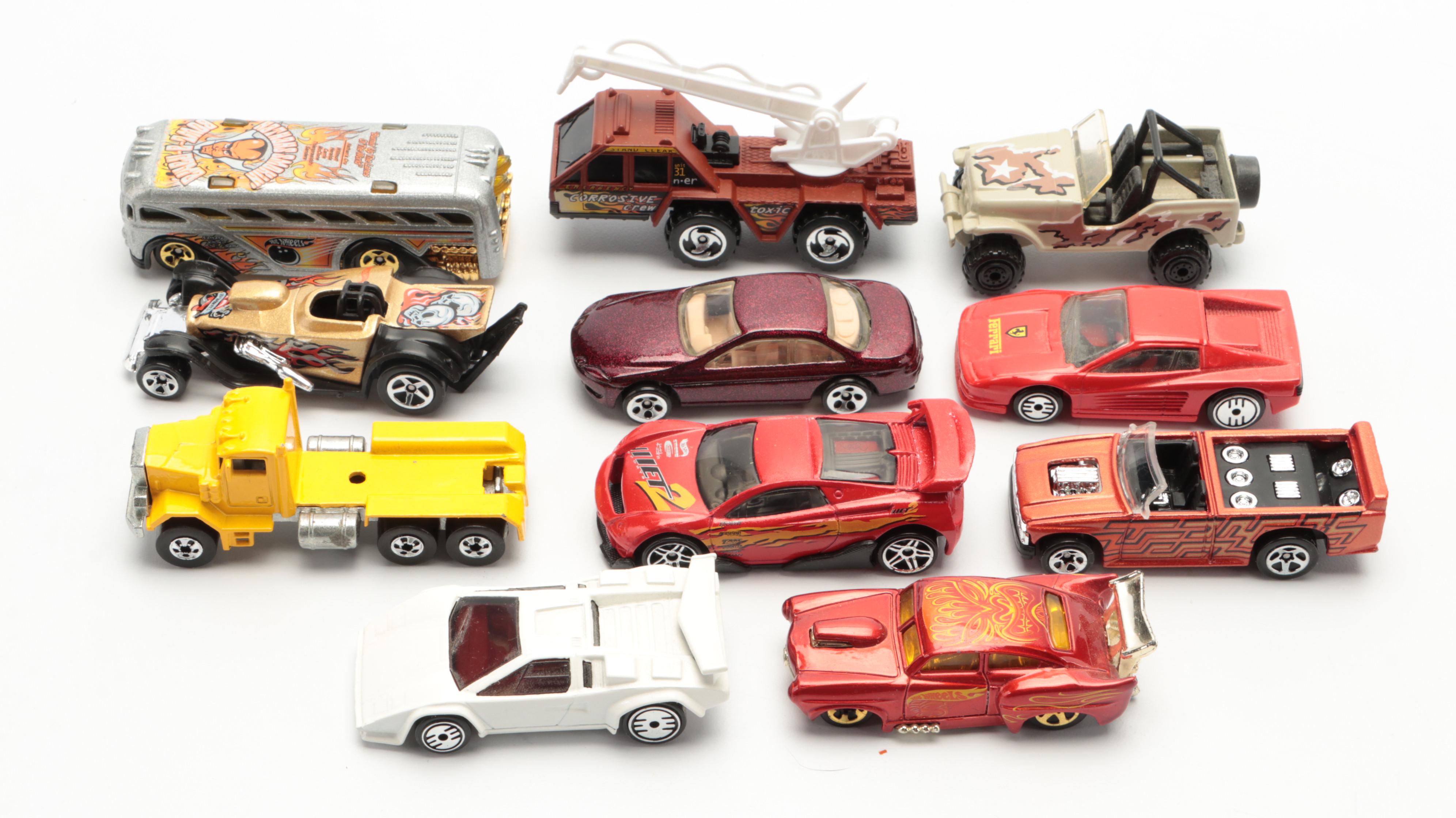 Hot Wheels Pop Up Collector's Case With Diecast Cars, 1960s–2000s