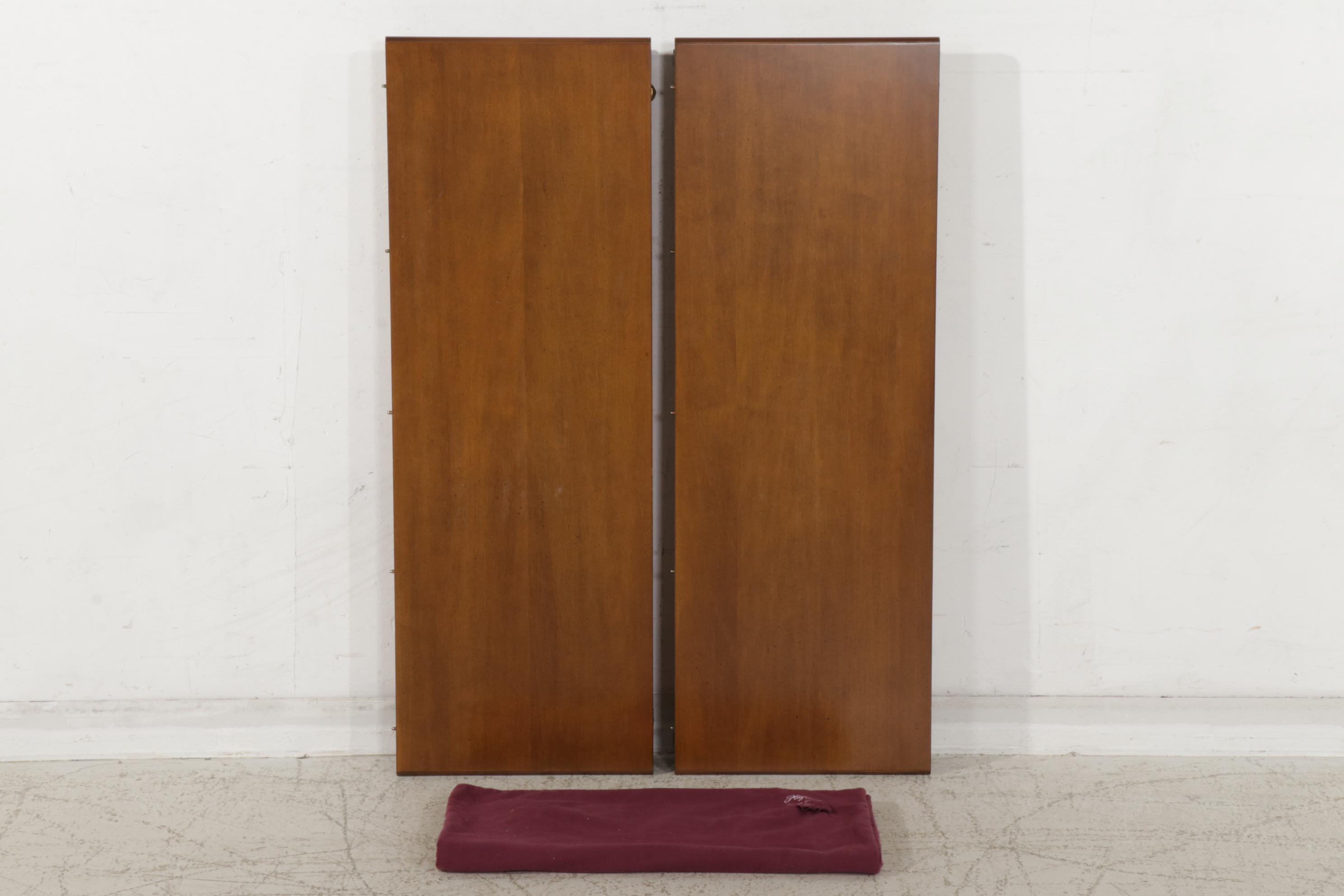 Venetian Style Pedestal Extension Dining Table and Four Chairs