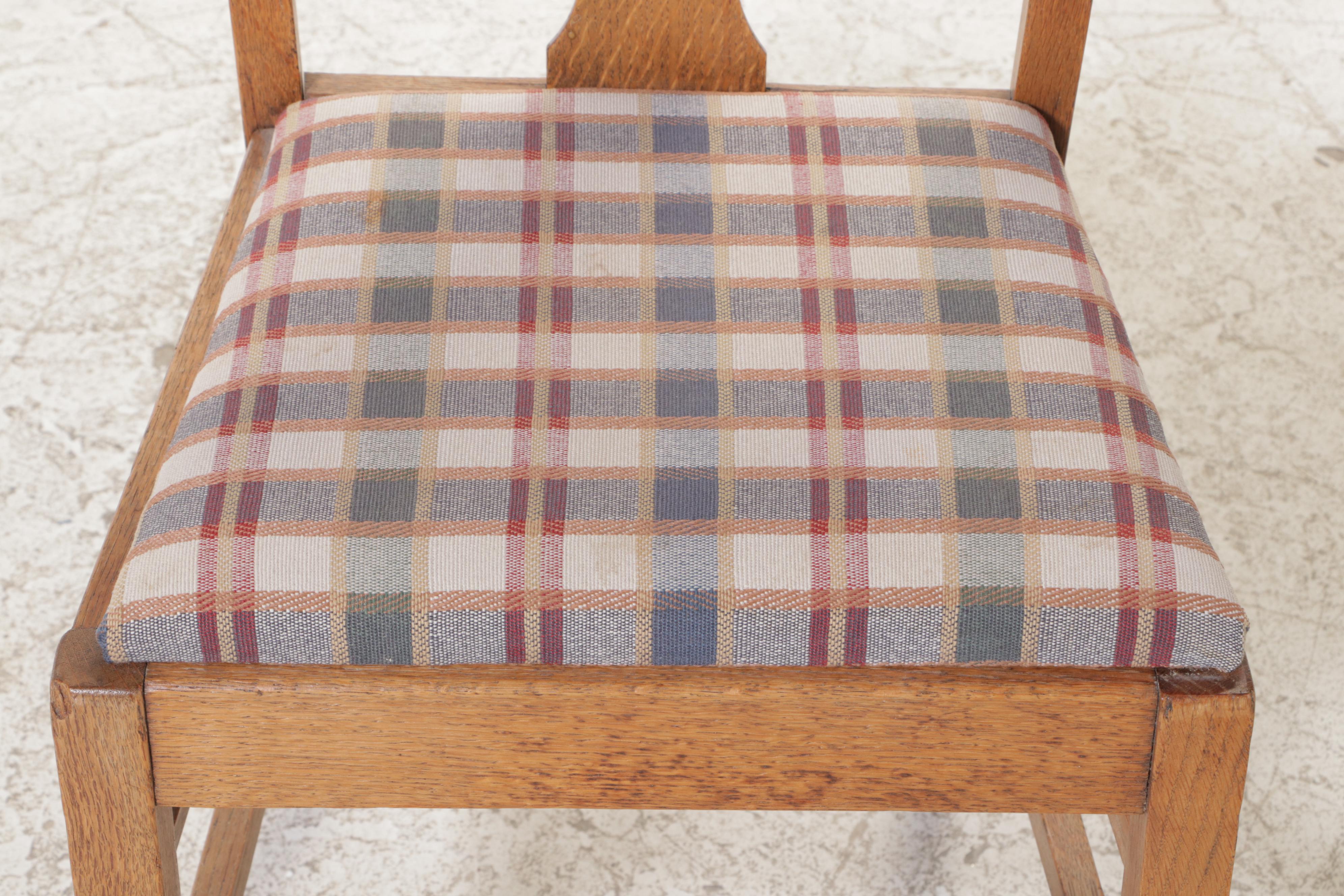 Late Victorian Oak Extension Dining Table and Four Chairs