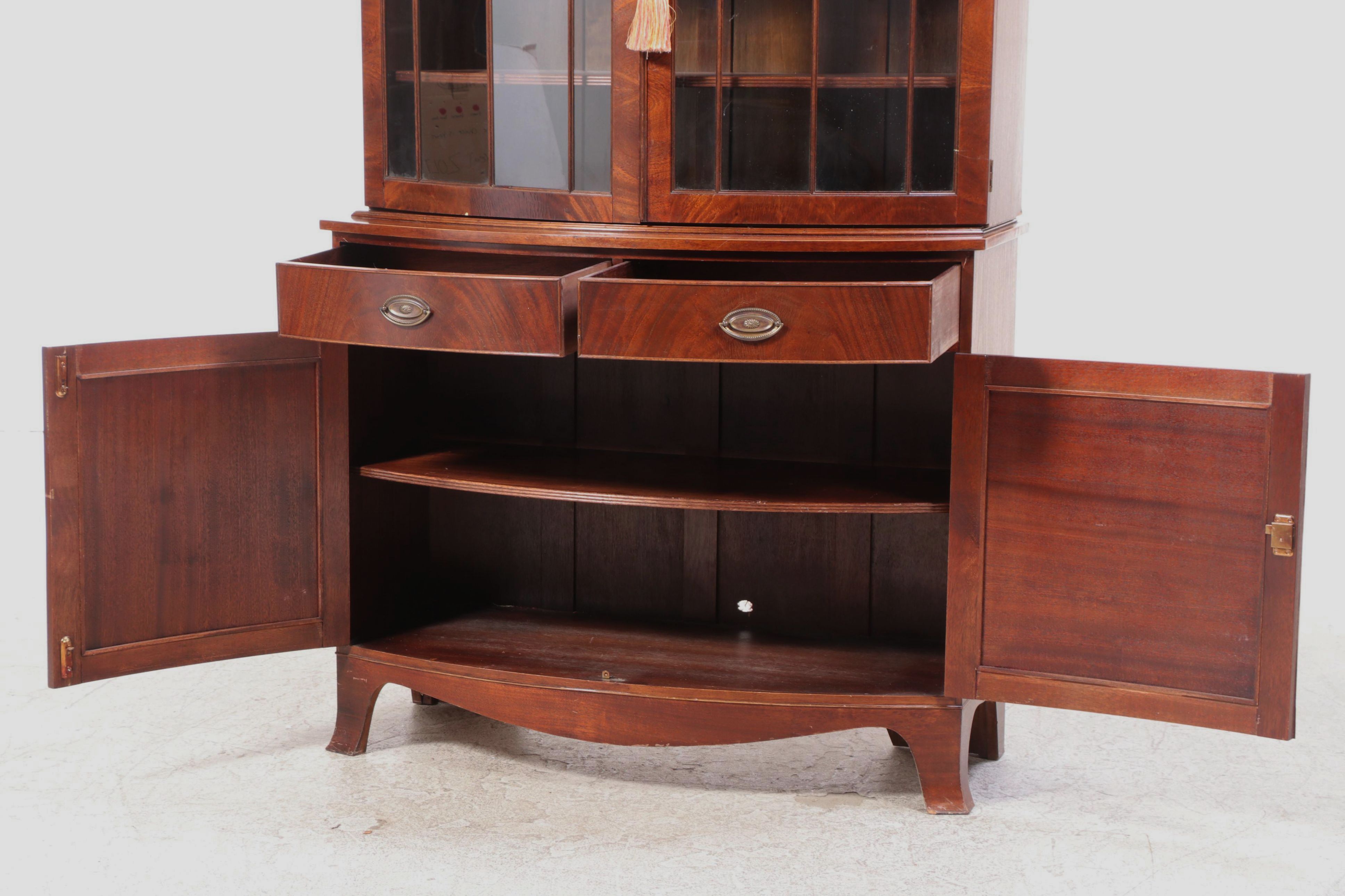 Federal Style Bench-Made Mahogany China Cabinet, Late 20th Century