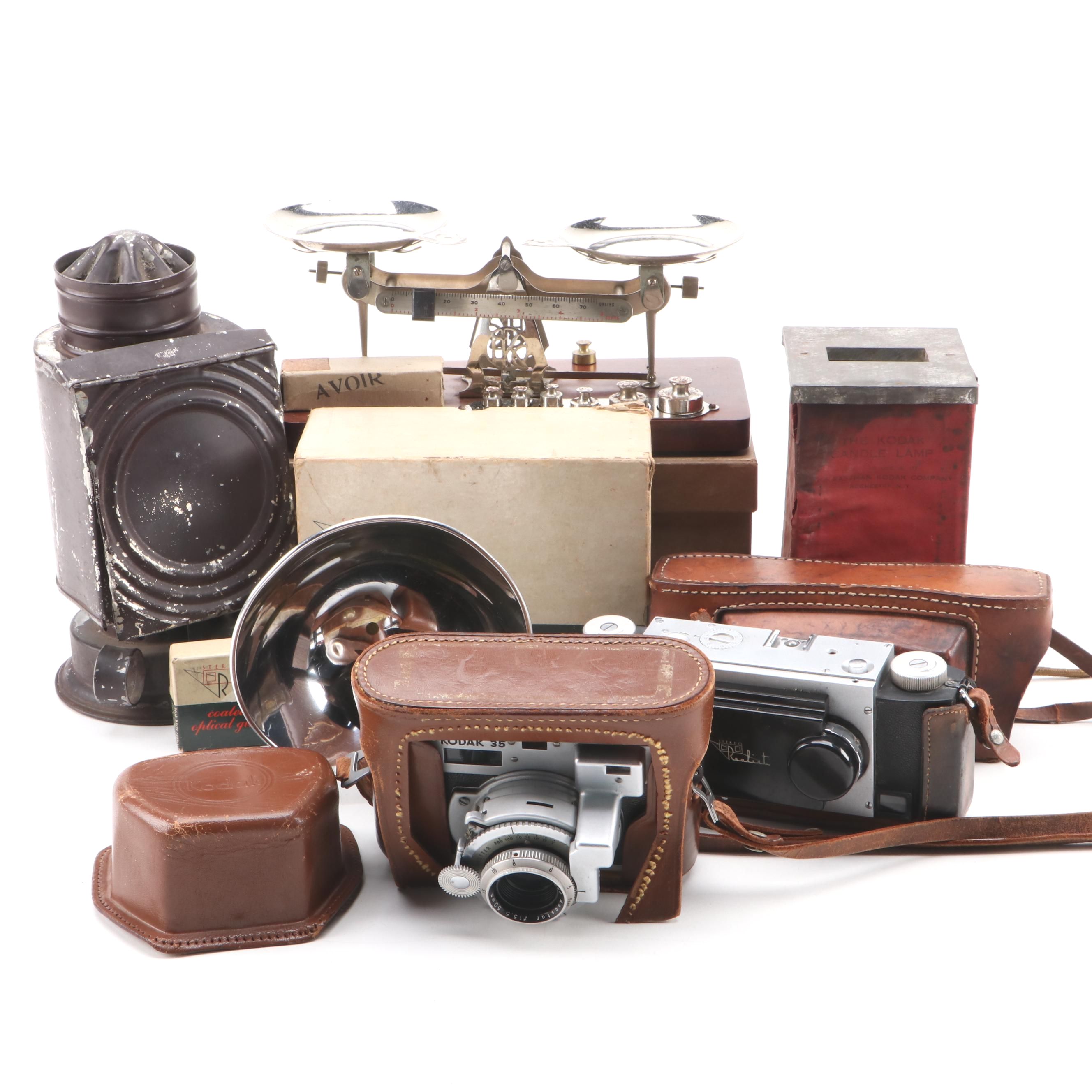 Kodak 35, David White Co. Stereo Realist Cameras, Studio Scale and Accessories