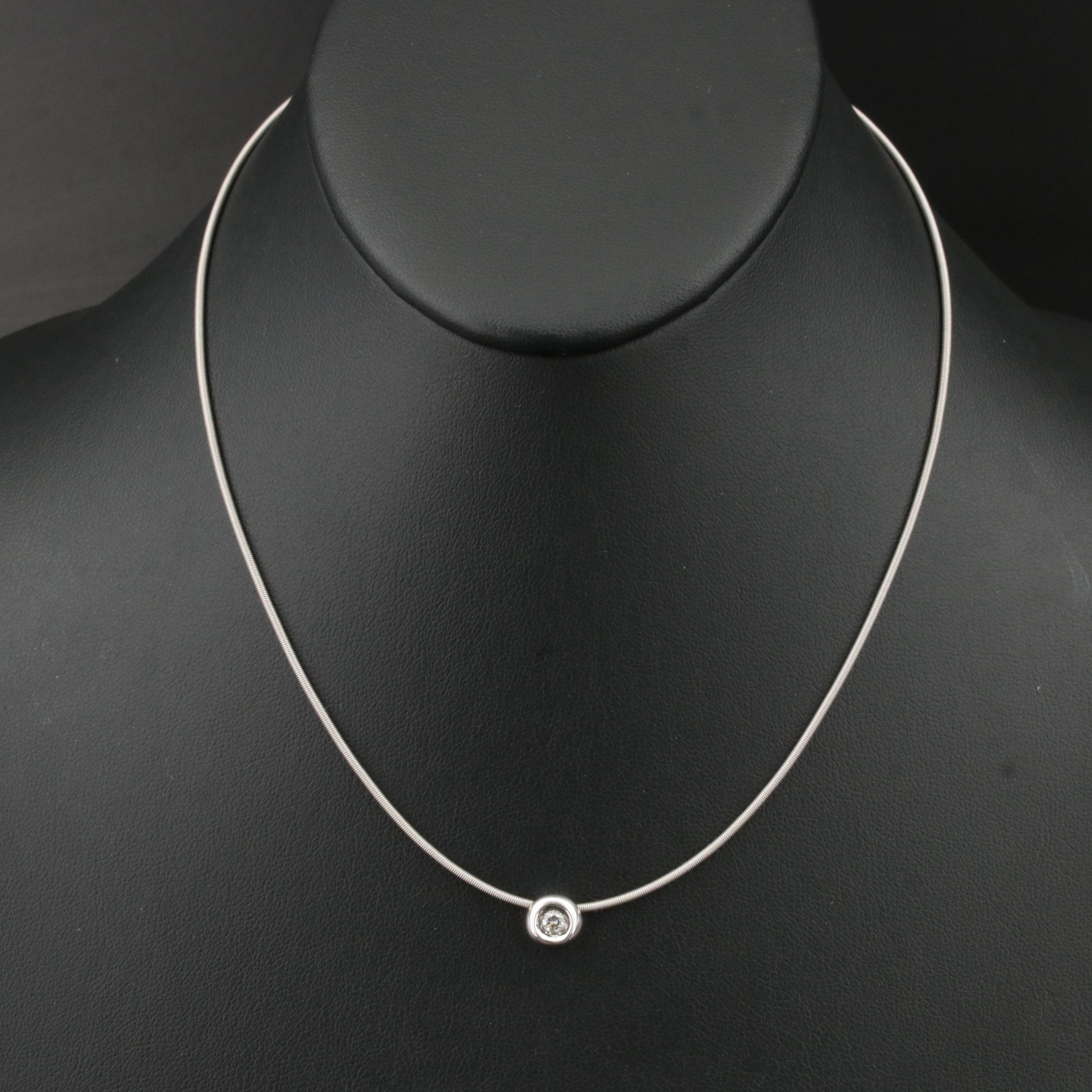 18K 0.12 CT Diamond Solitaire Pendant on Snake Chain