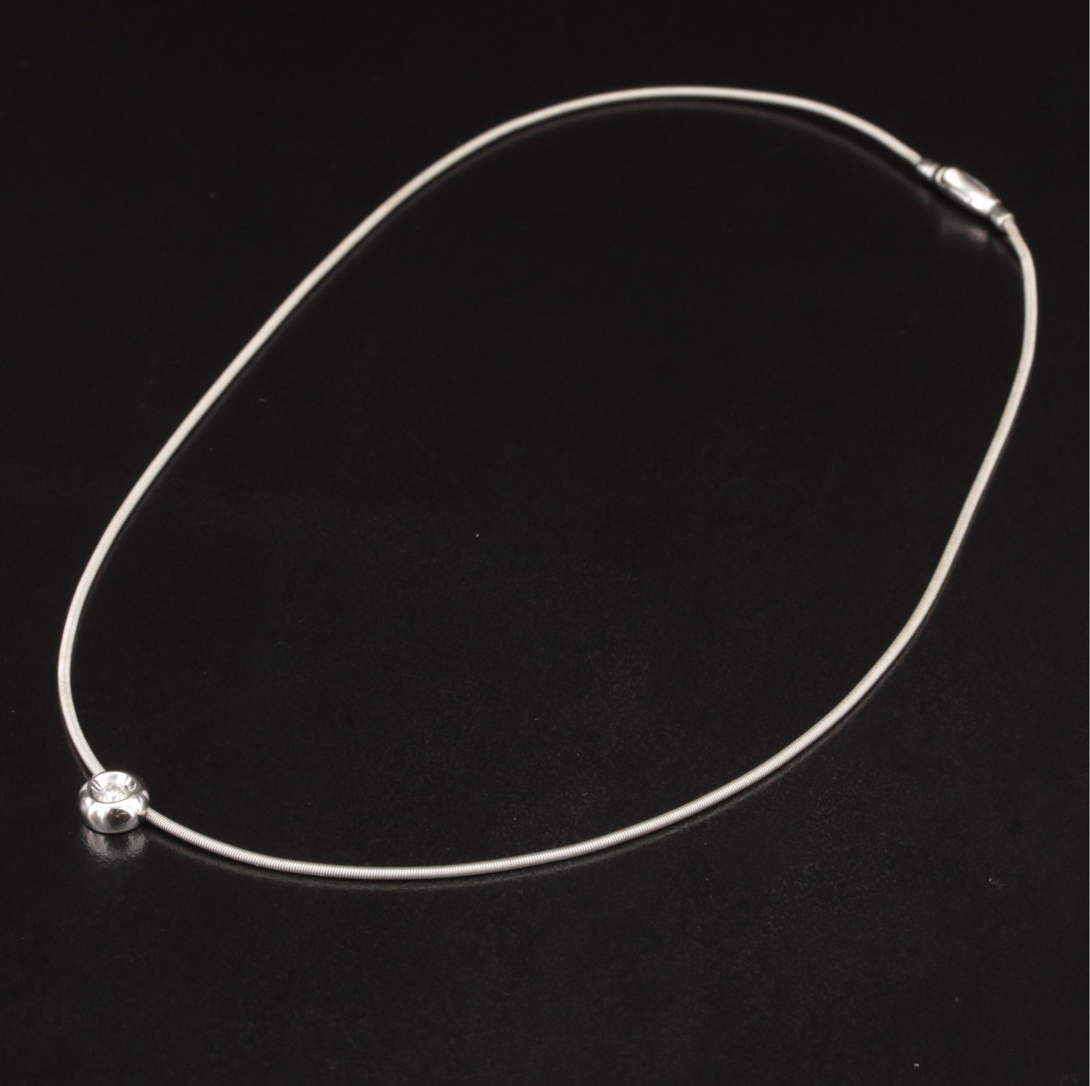 18K 0.12 CT Diamond Solitaire Pendant on Snake Chain