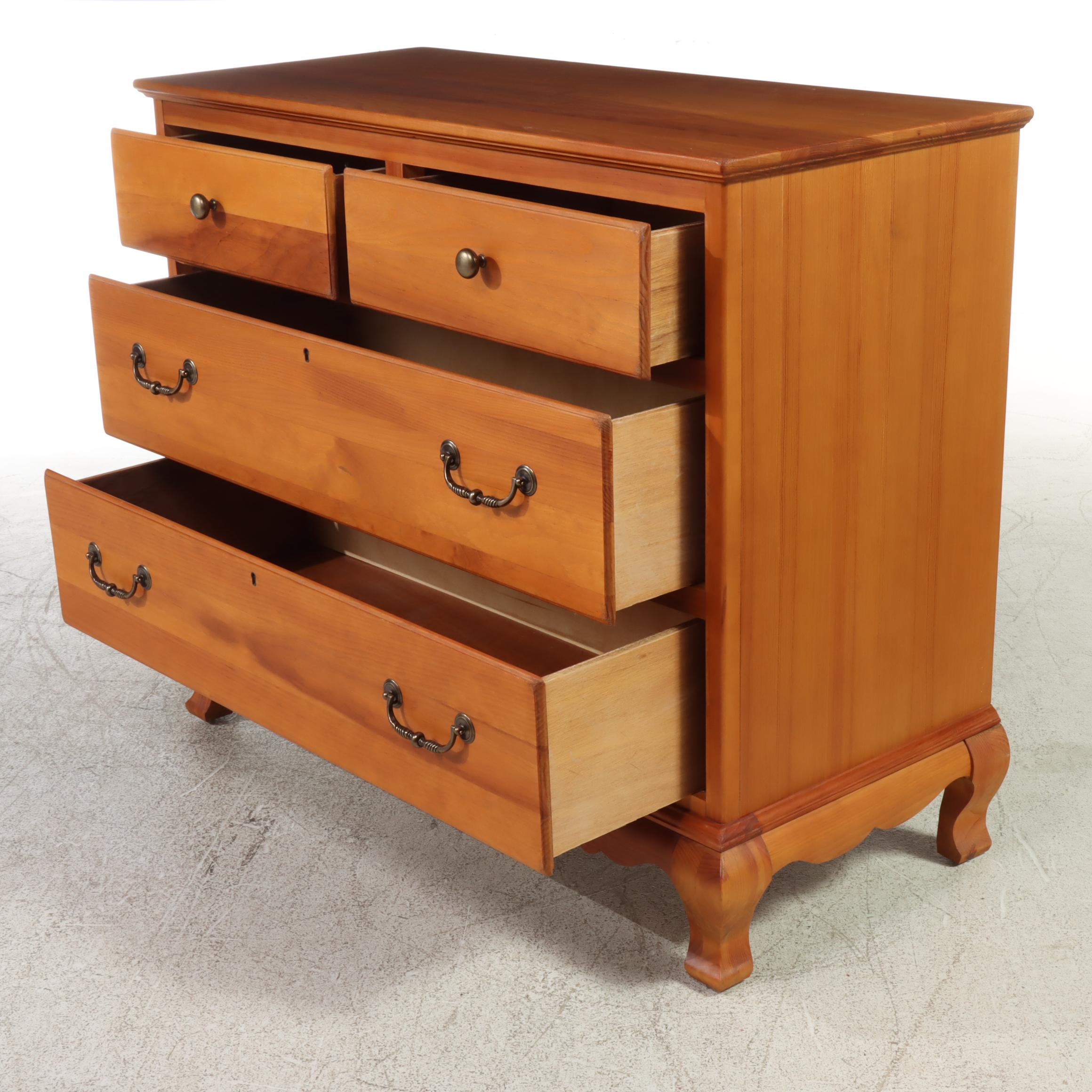Lexington Furniture French Provincial Style Pine Four-Drawer Commode