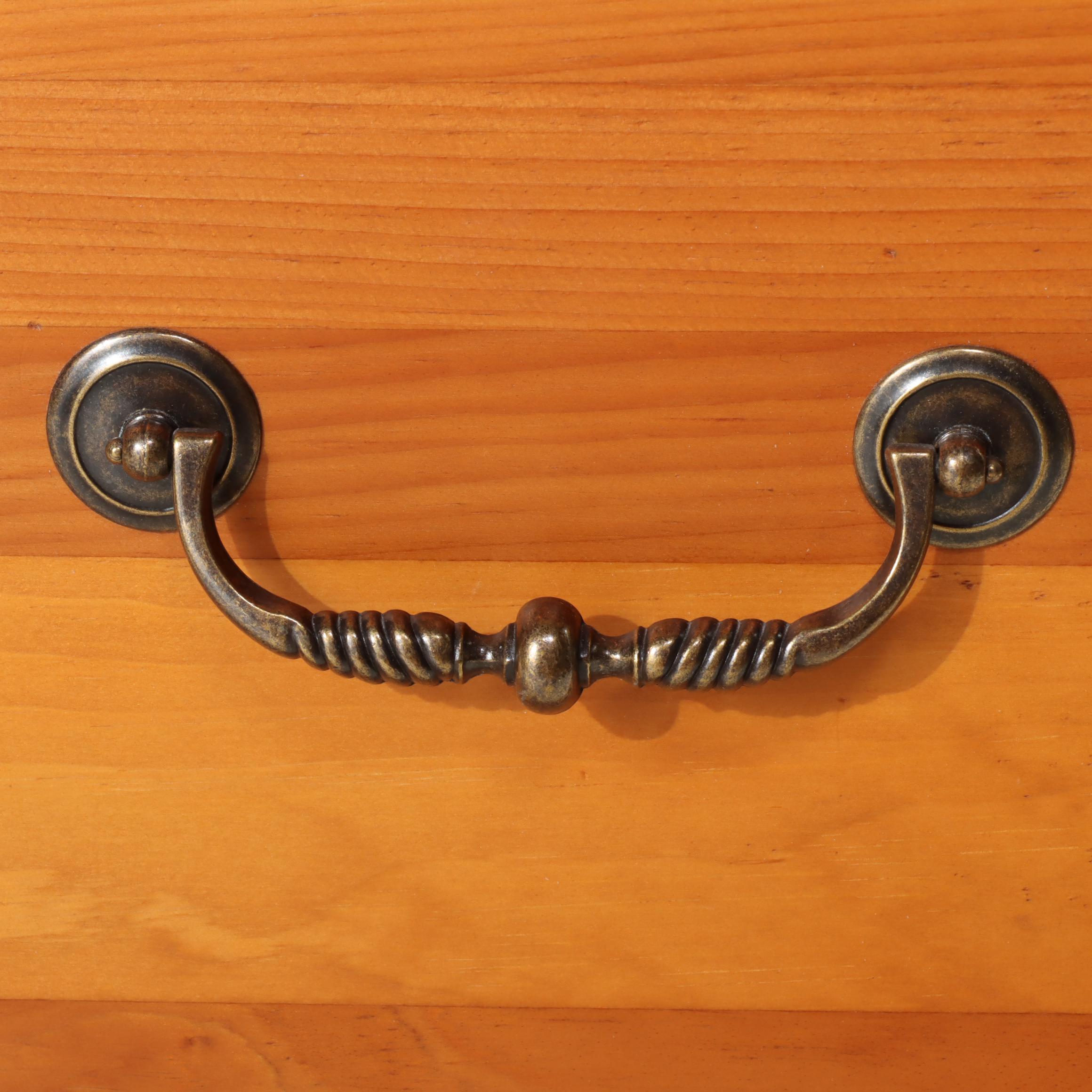 Lexington Furniture French Provincial Style Pine Four-Drawer Commode