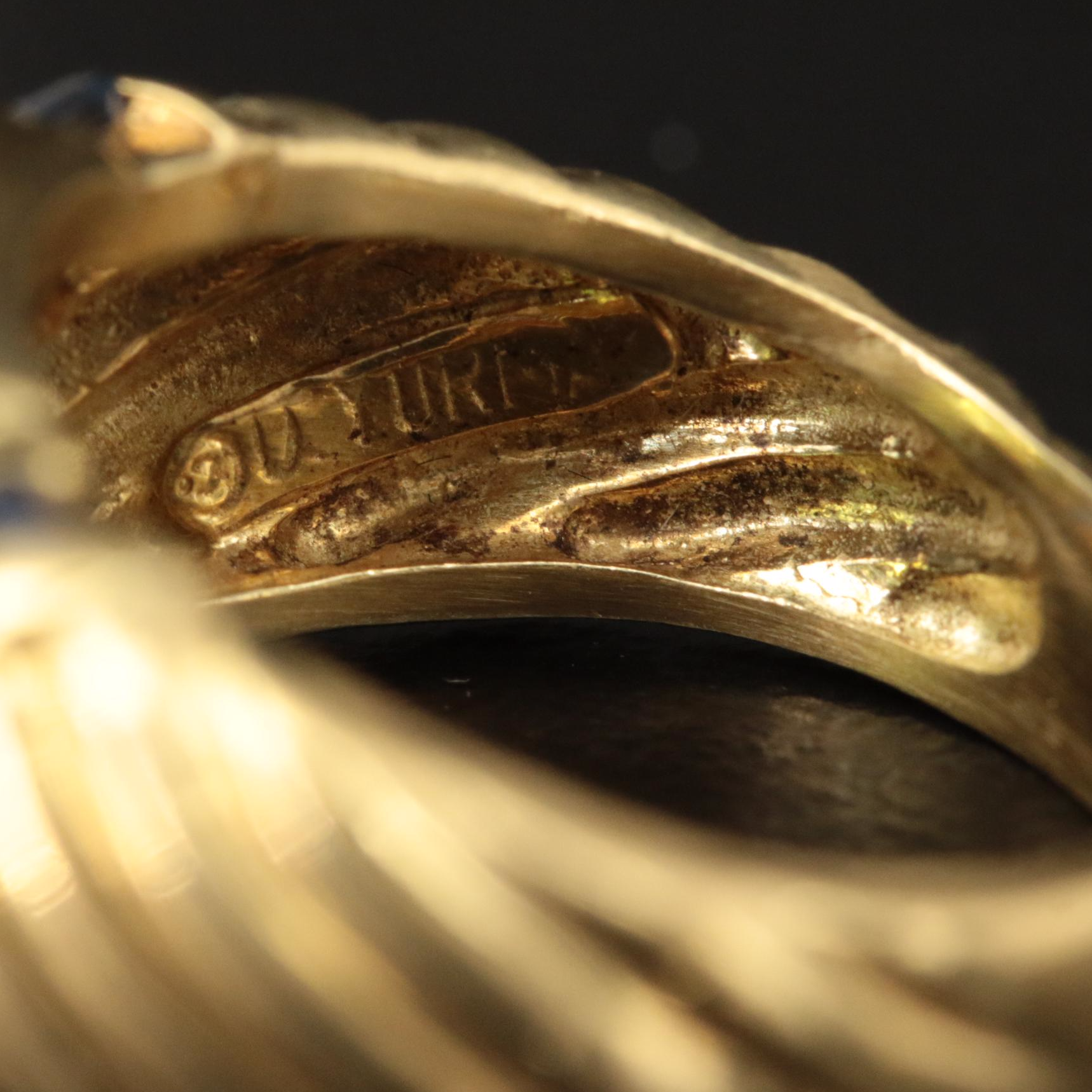 David Yurman "Noblesse"18K Peridot and Sapphire Ring