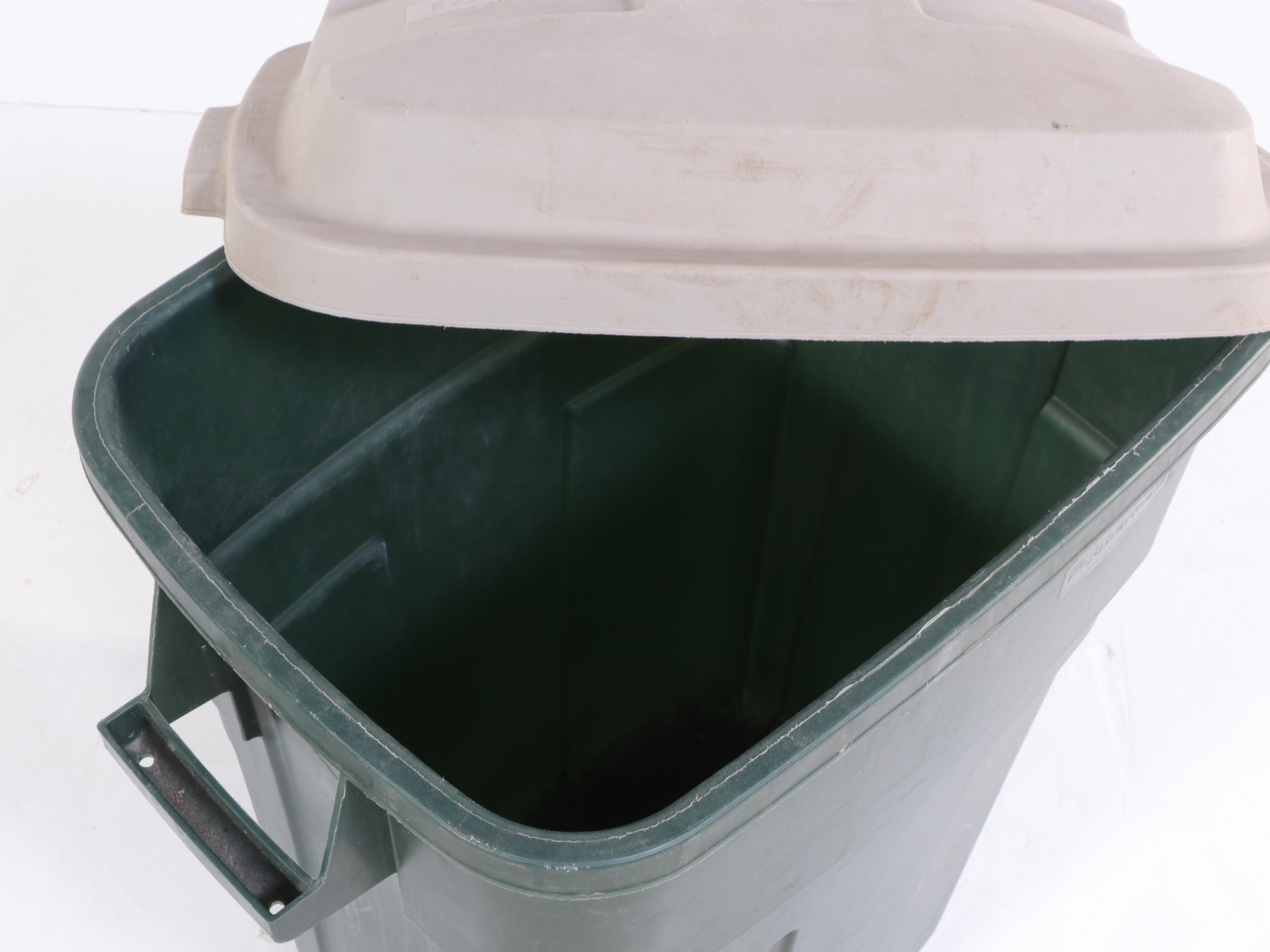 Rubbermaid "Roughneck" 30 Gallon Garbage Can Plus Two Hoppy Adjustable Shovels