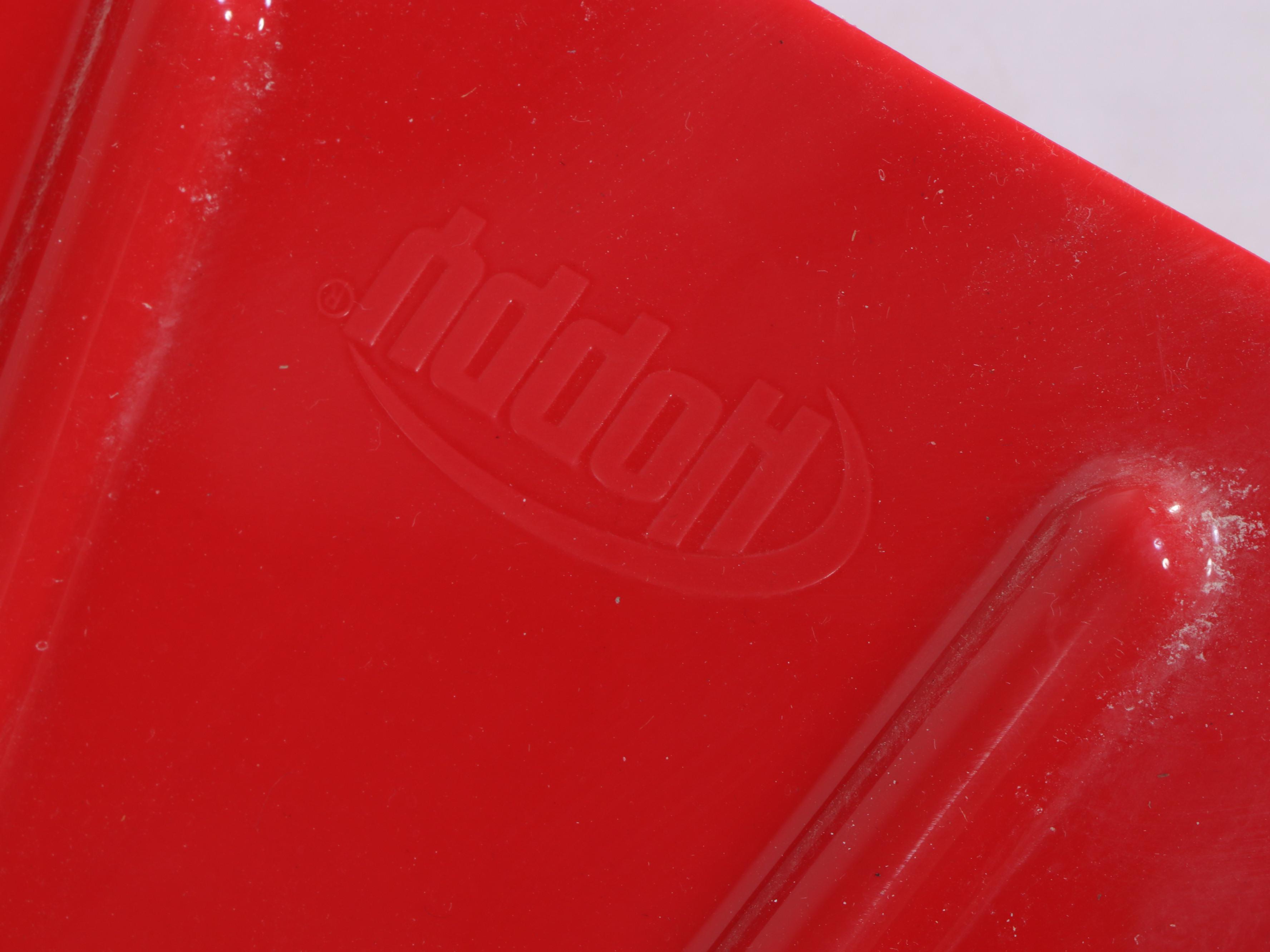 Rubbermaid "Roughneck" 30 Gallon Garbage Can Plus Two Hoppy Adjustable Shovels