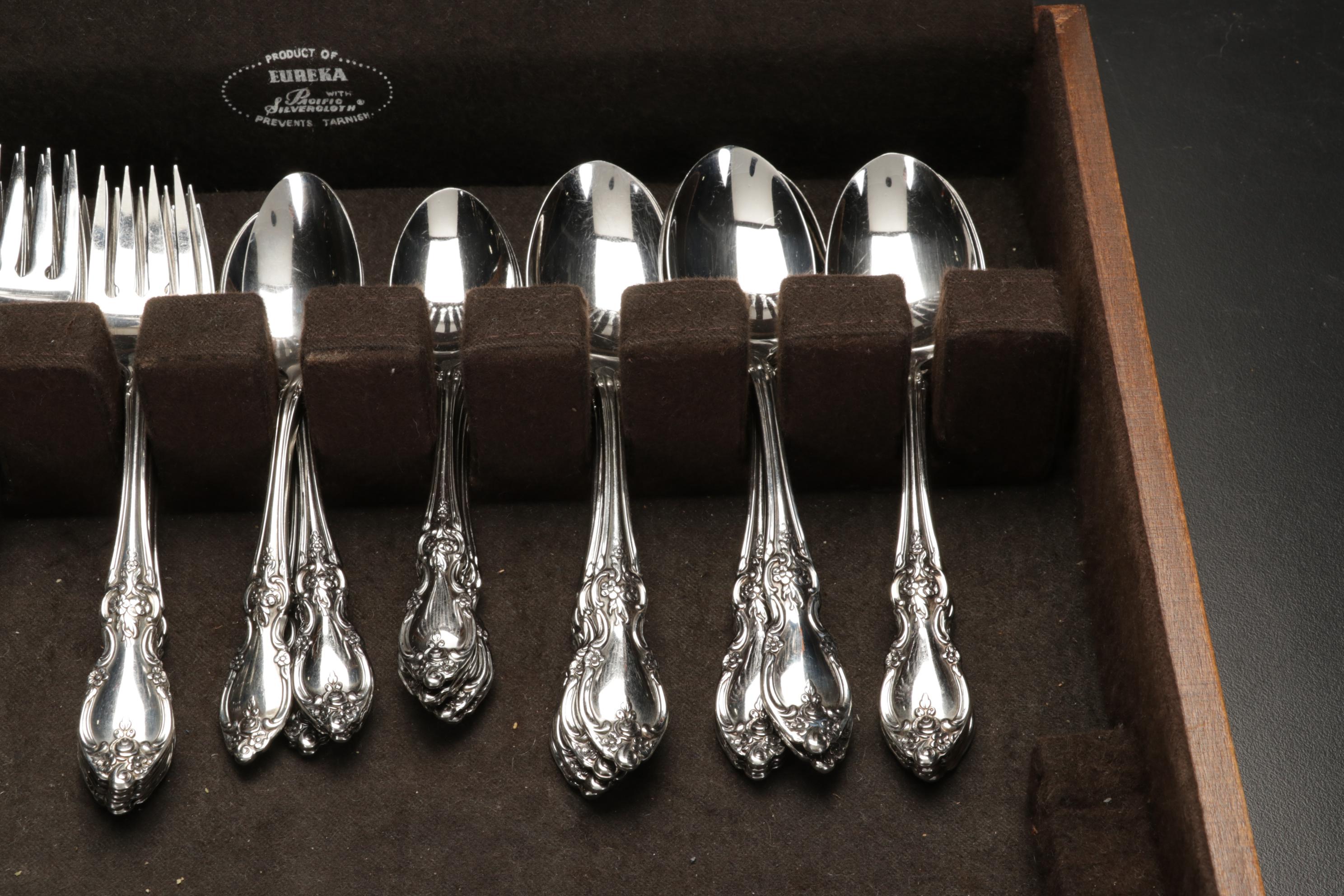 Oneida "Louisiana" Silver Plate Flatware in Storage Chest