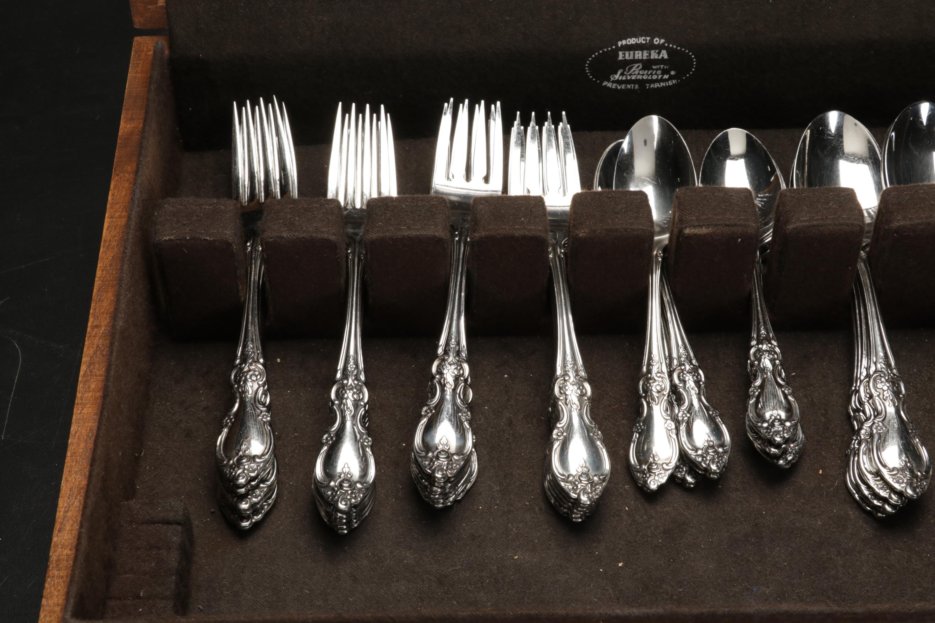 Oneida "Louisiana" Silver Plate Flatware in Storage Chest