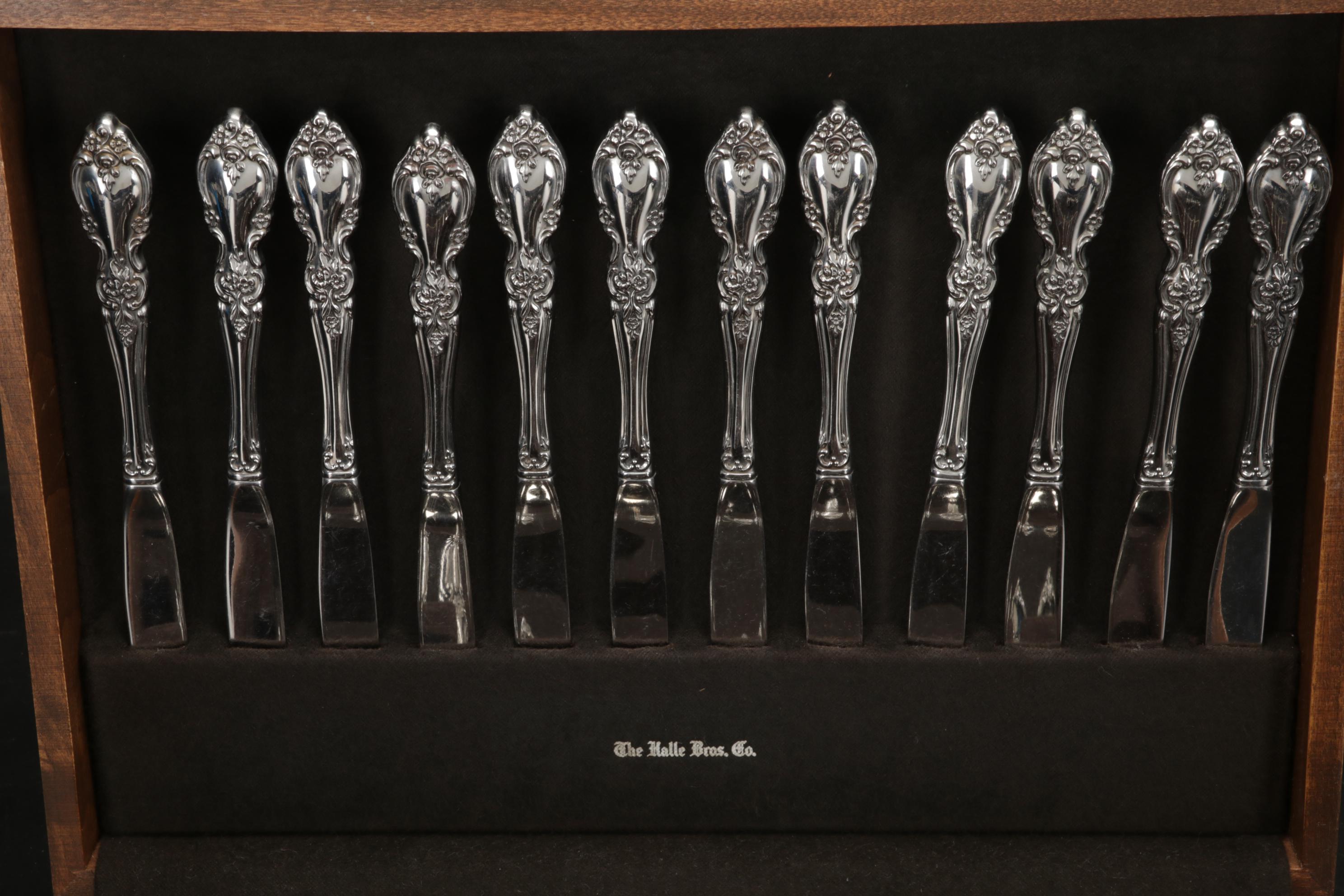 Oneida "Louisiana" Silver Plate Flatware in Storage Chest