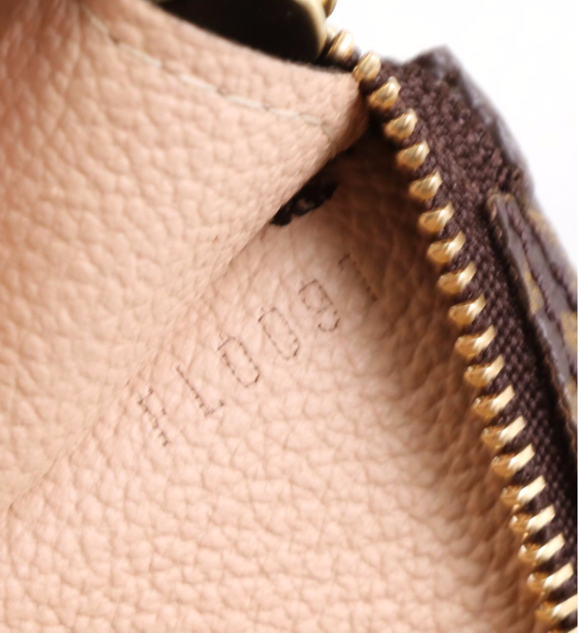 Louis Vuitton Bucket Bag GM in Monogram Canvas and Vachetta Leather with Pouch