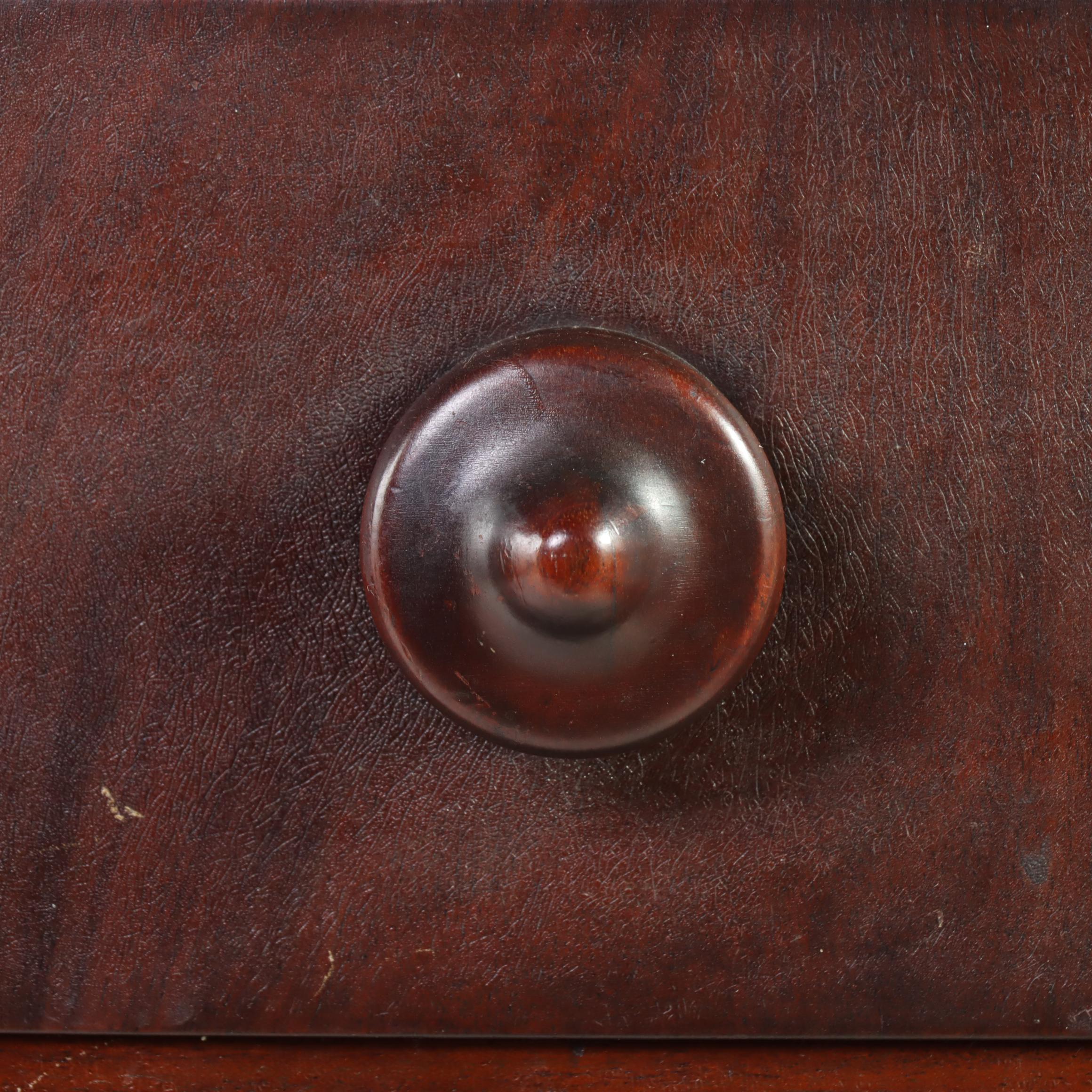 Victorian Mahogany-Veneered Bowfront Chest of Drawers, 19th Century