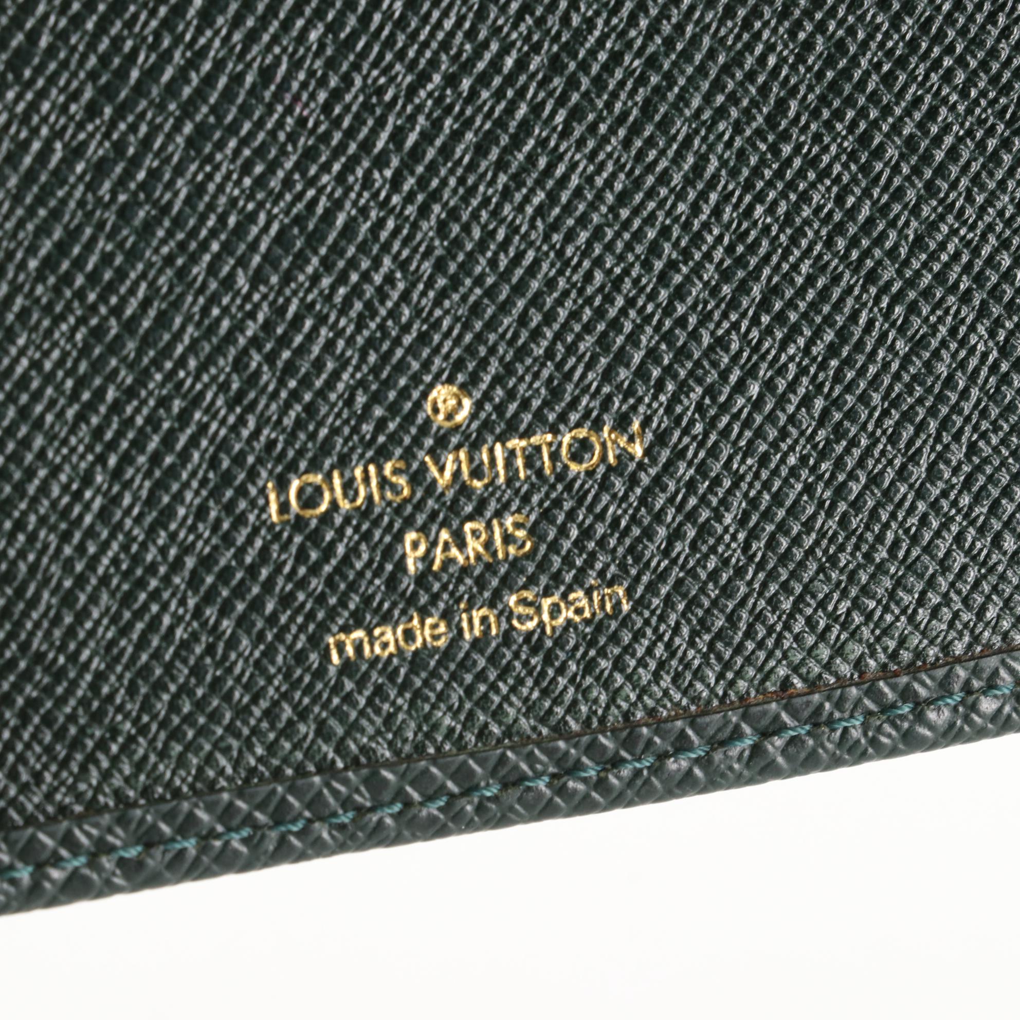Louis Vuitton Vertical Bifold Wallet Checkbook Holder in Épicéa Taïga Leather