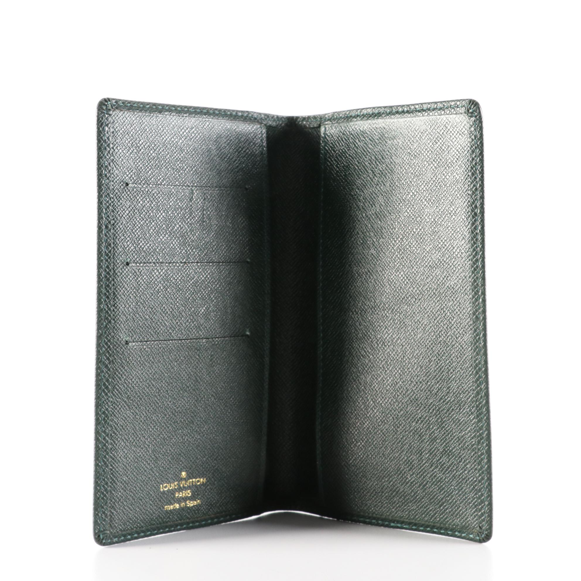 Louis Vuitton Vertical Bifold Wallet Checkbook Holder in Épicéa Taïga Leather