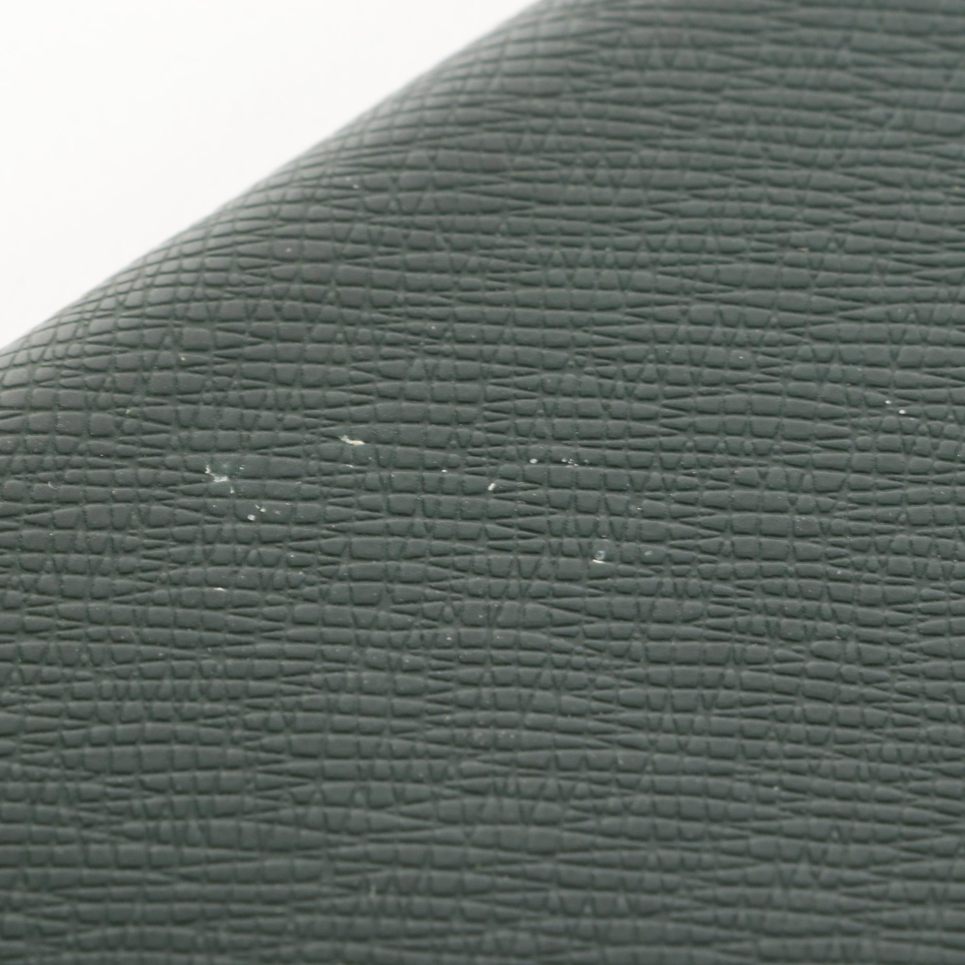 Louis Vuitton Vertical Bifold Wallet Checkbook Holder in Épicéa Taïga Leather