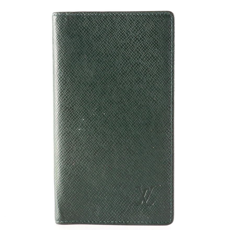 Louis Vuitton Vertical Bifold Wallet Checkbook Holder in Épicéa Taïga Leather