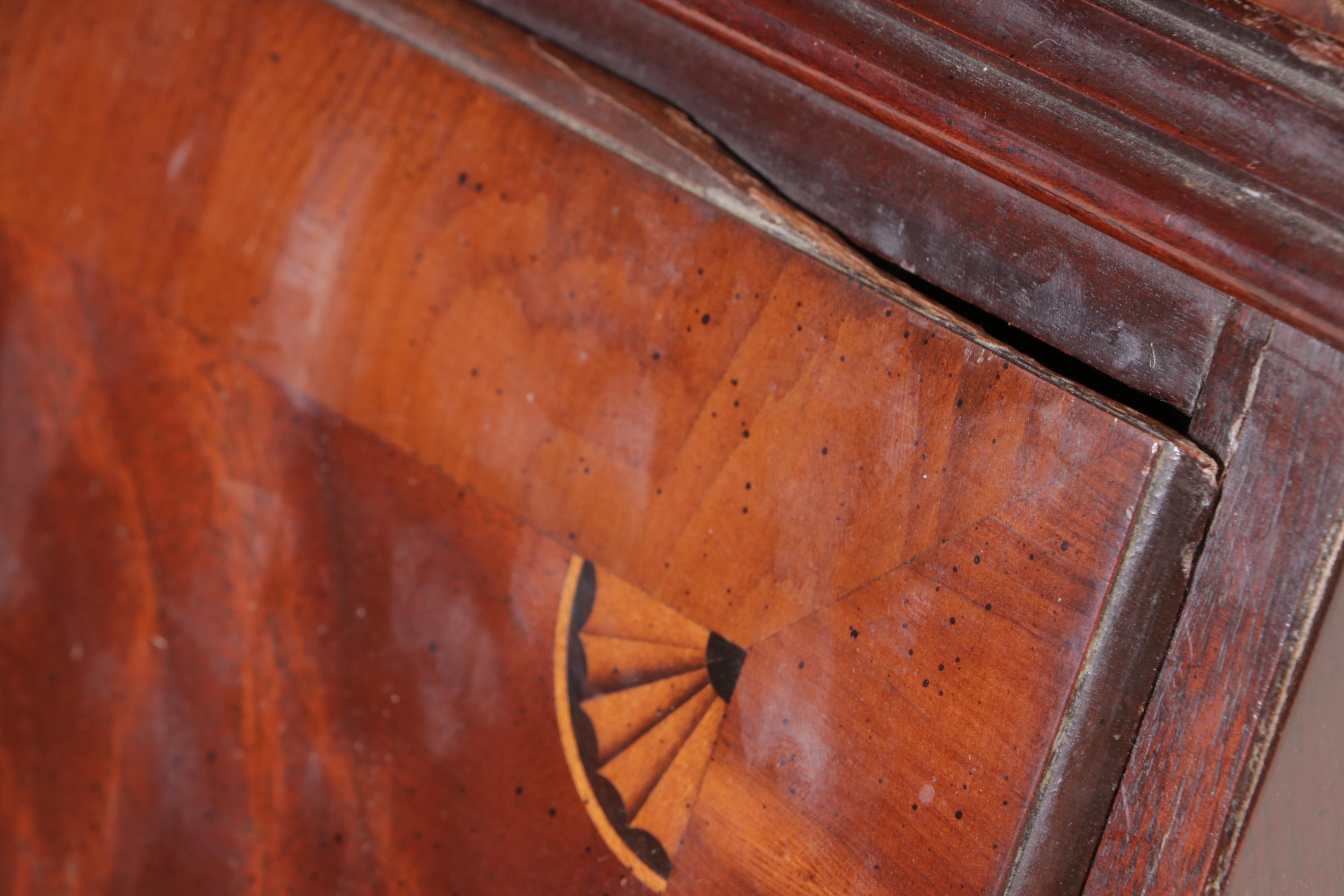 Hekman George III Style Mahogany-Veneered and Patera-Inlaid Secretary Bookcase