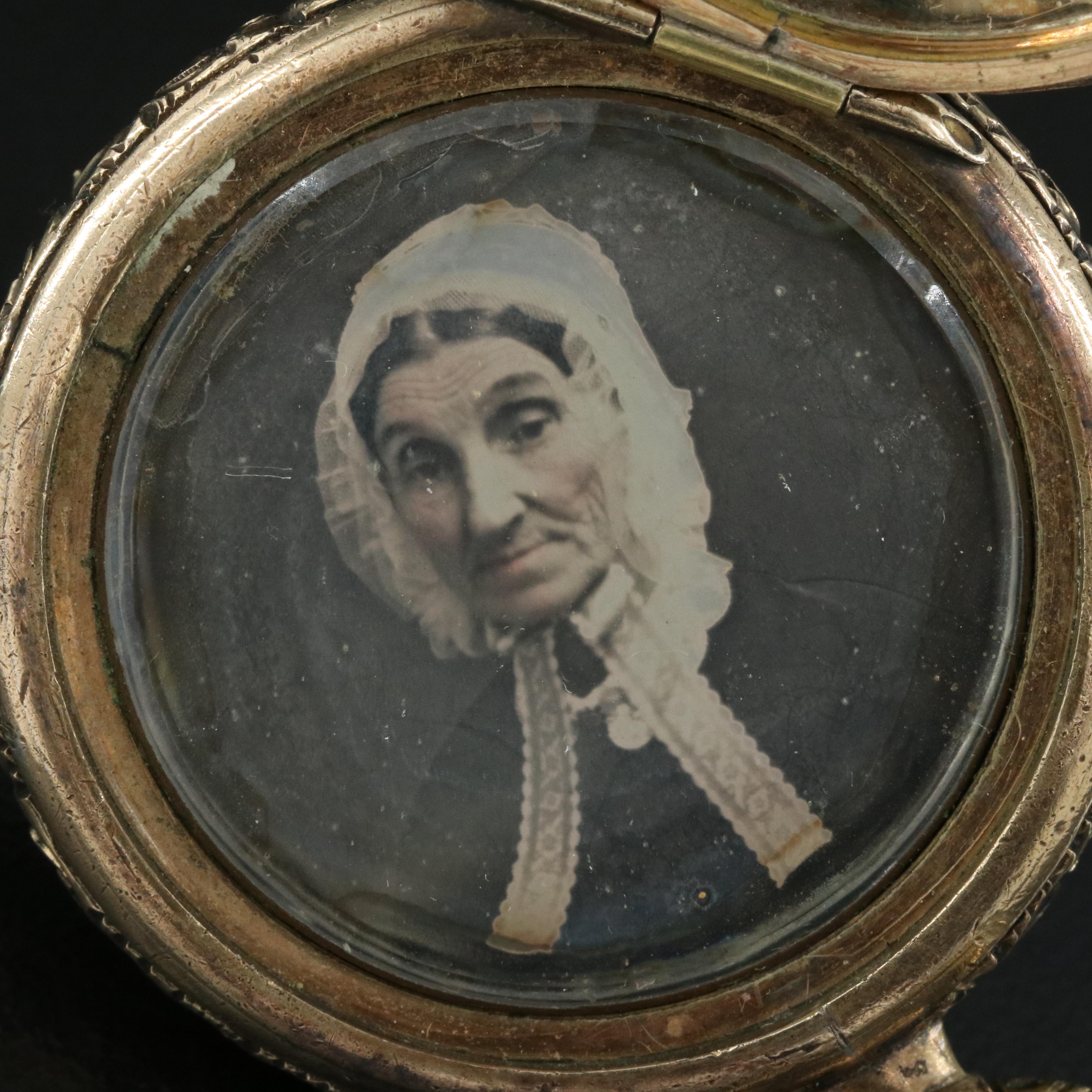 Antique Locket with Deguerreotypes