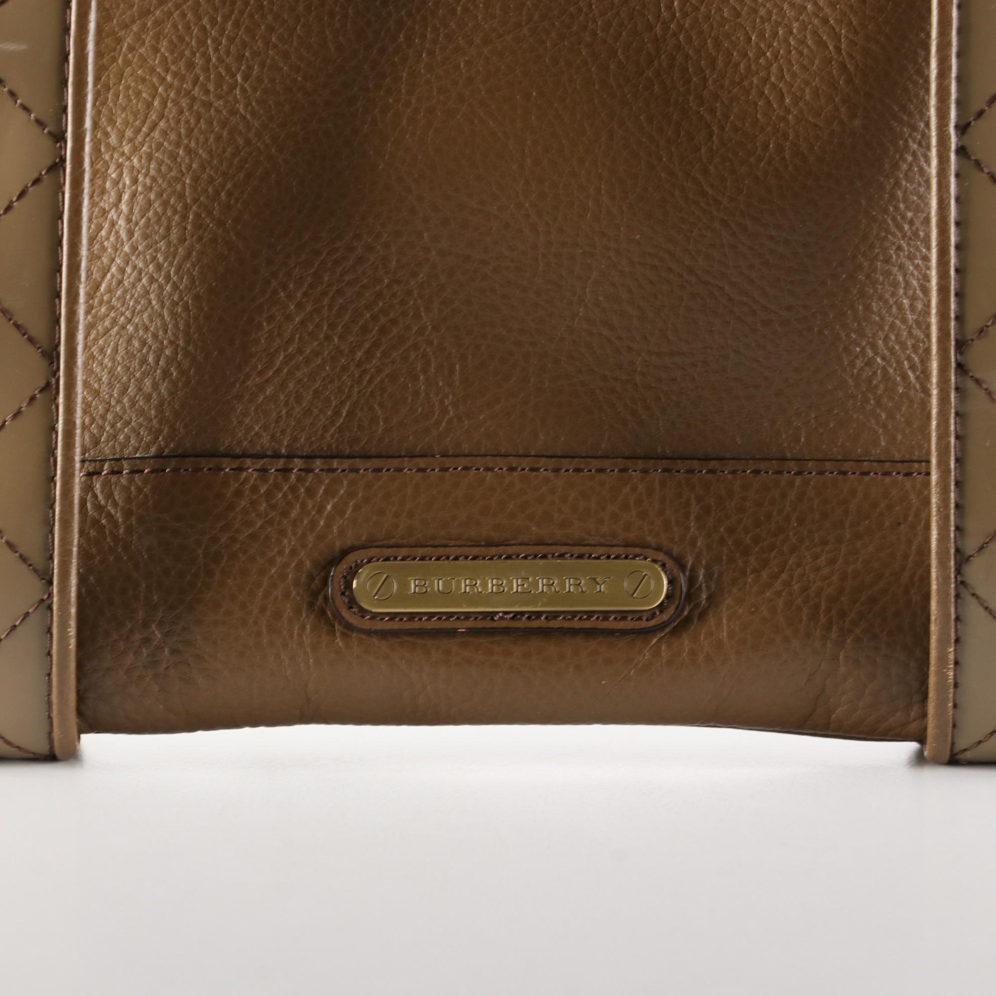 Burberry Shoulder Bag in Grained and Patent Leather with Nova Check Lining