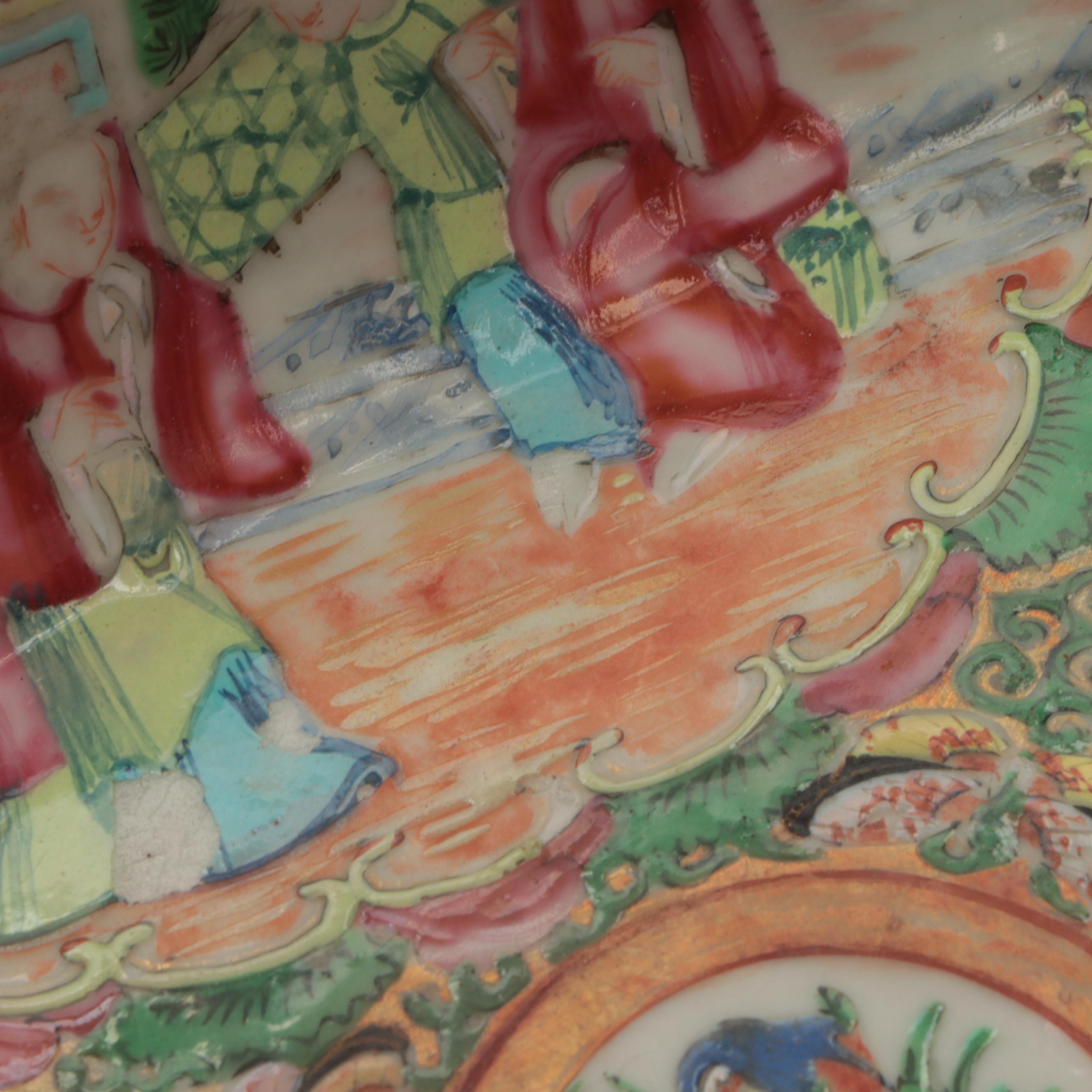 Chinese Porcelain Rose Medallion Porcelain Covered Dish, 19th Century