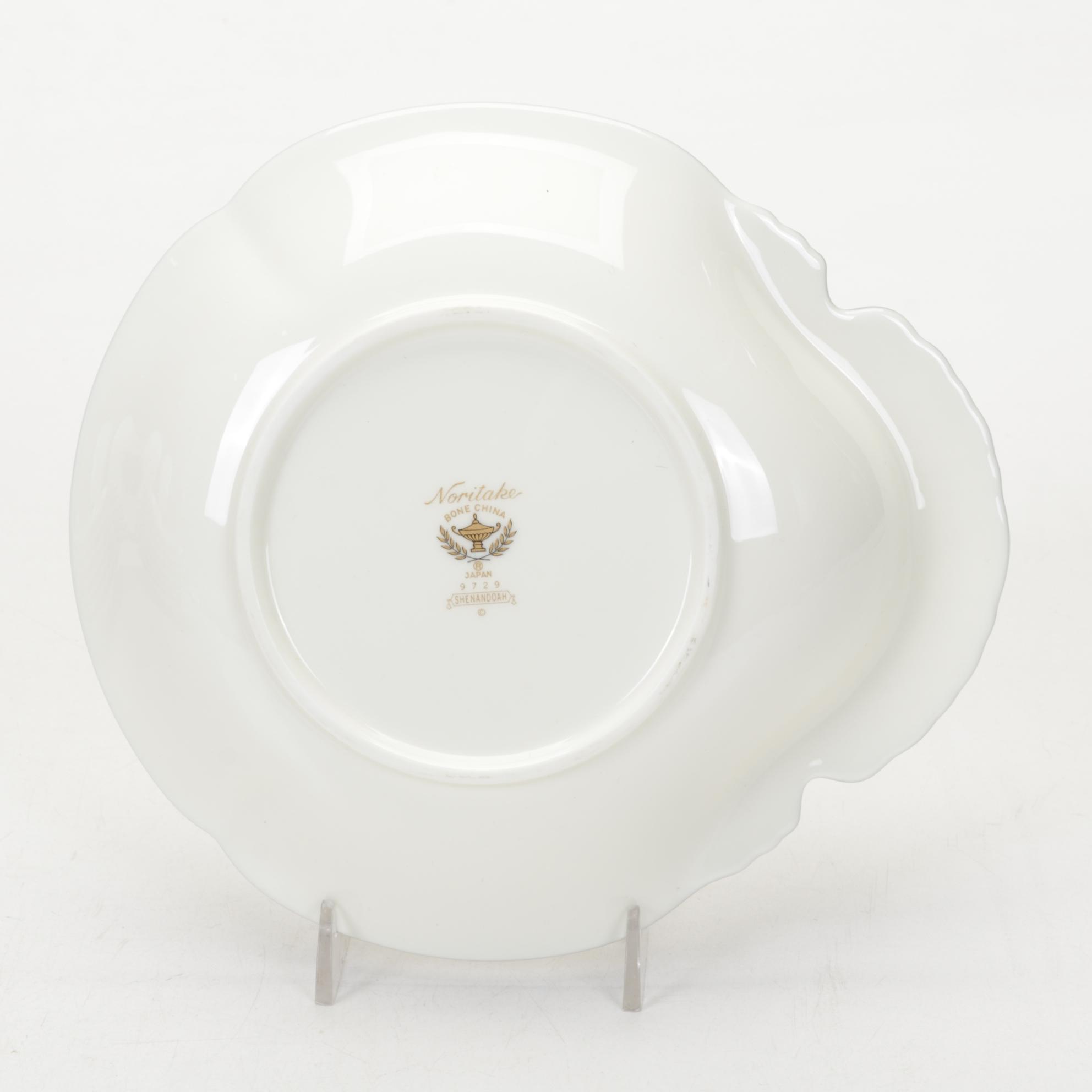 Eight Noritake "Shenendoah" Shell Shaped Dishes, Late 20th to 21st Century