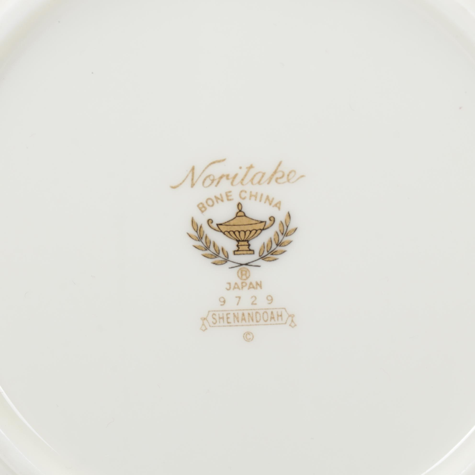 Eight Noritake "Shenendoah" Shell Shaped Dishes, Late 20th to 21st Century