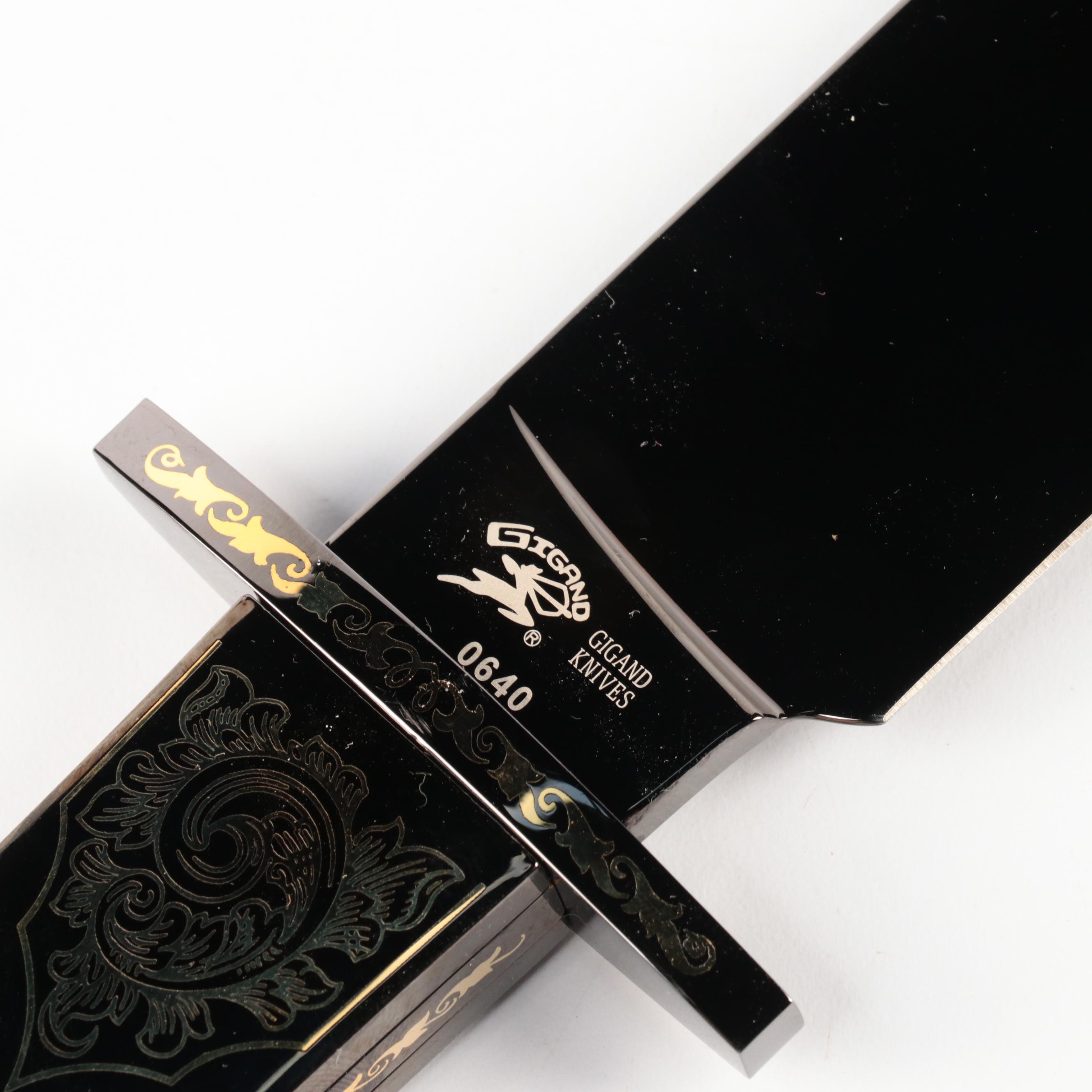 Gigand Jim Bowie Commemorative Bowie Knife and Display