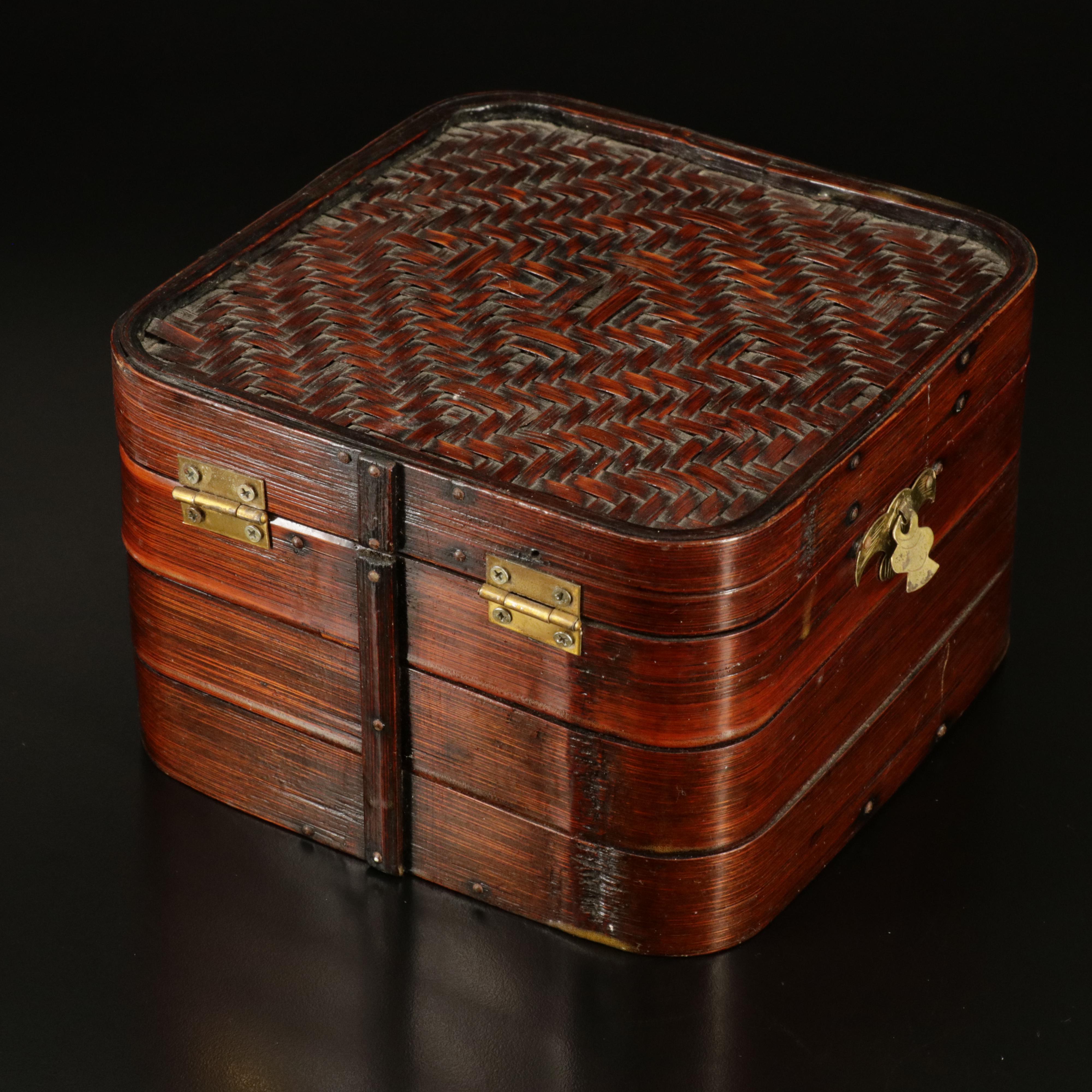 Uncommon Discoveries: Jewelry Collection