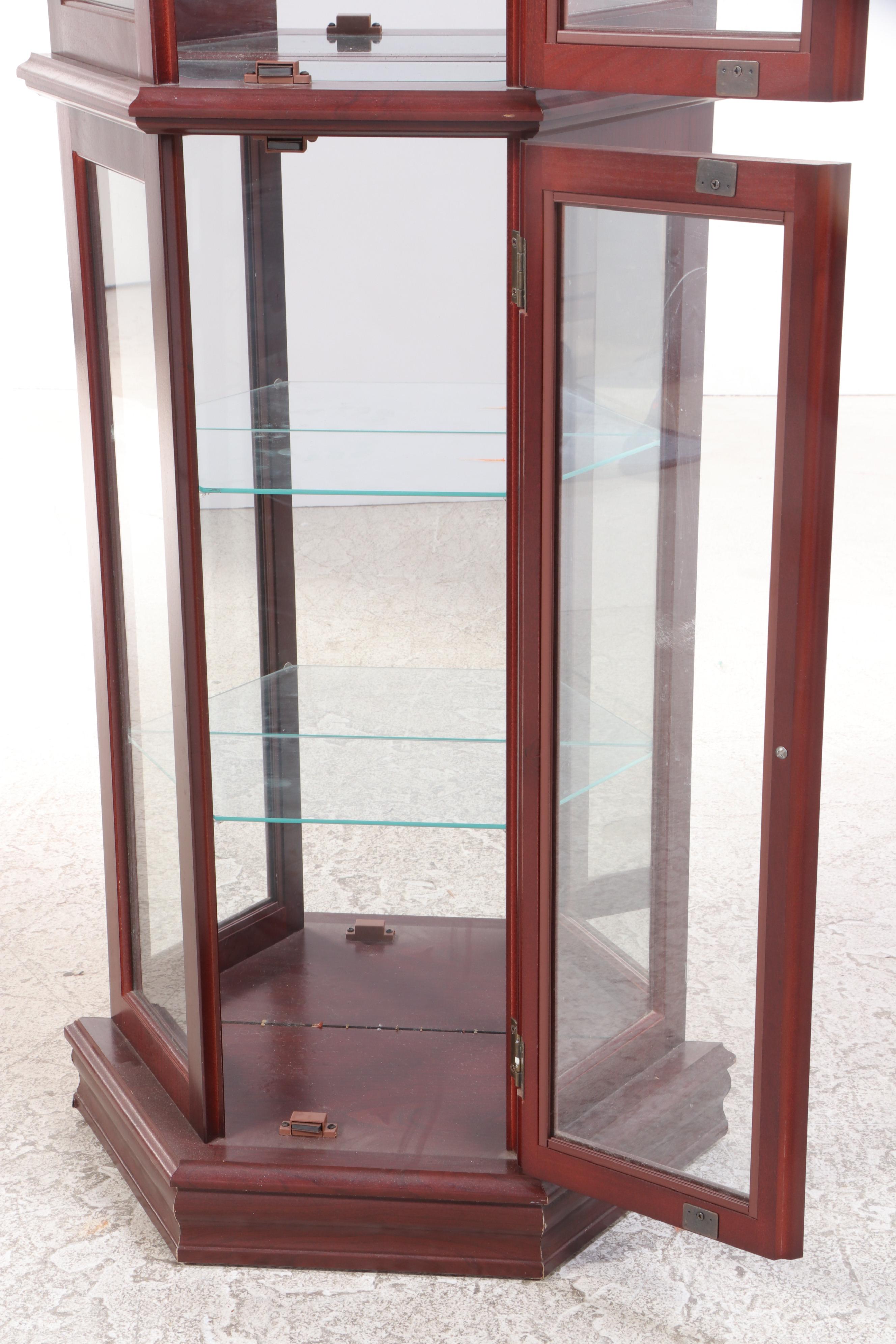 Pulaski Federal Style Display Cabinet in Mahogany Finish, Late 20th Century