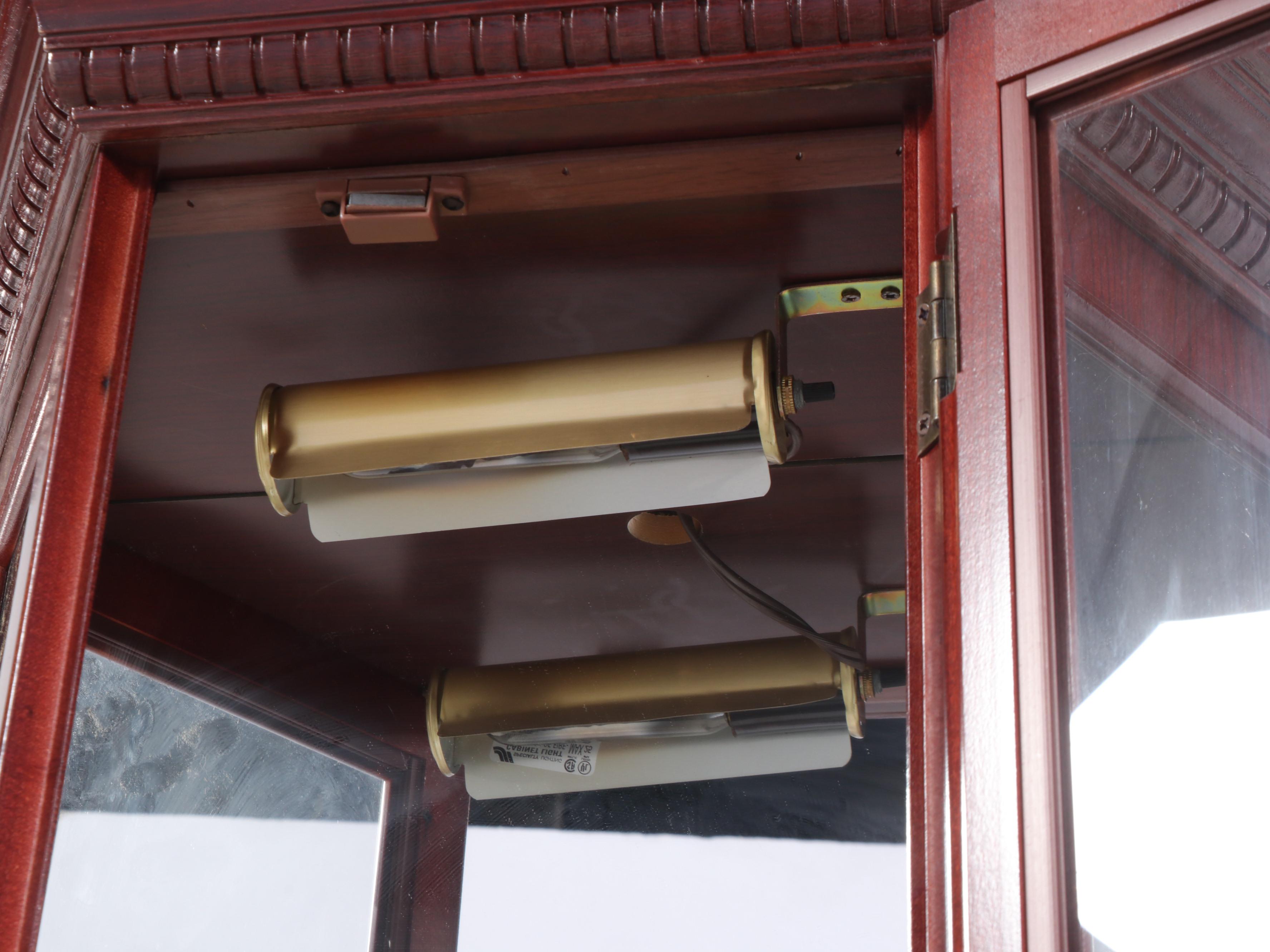 Pulaski Federal Style Display Cabinet in Mahogany Finish, Late 20th Century