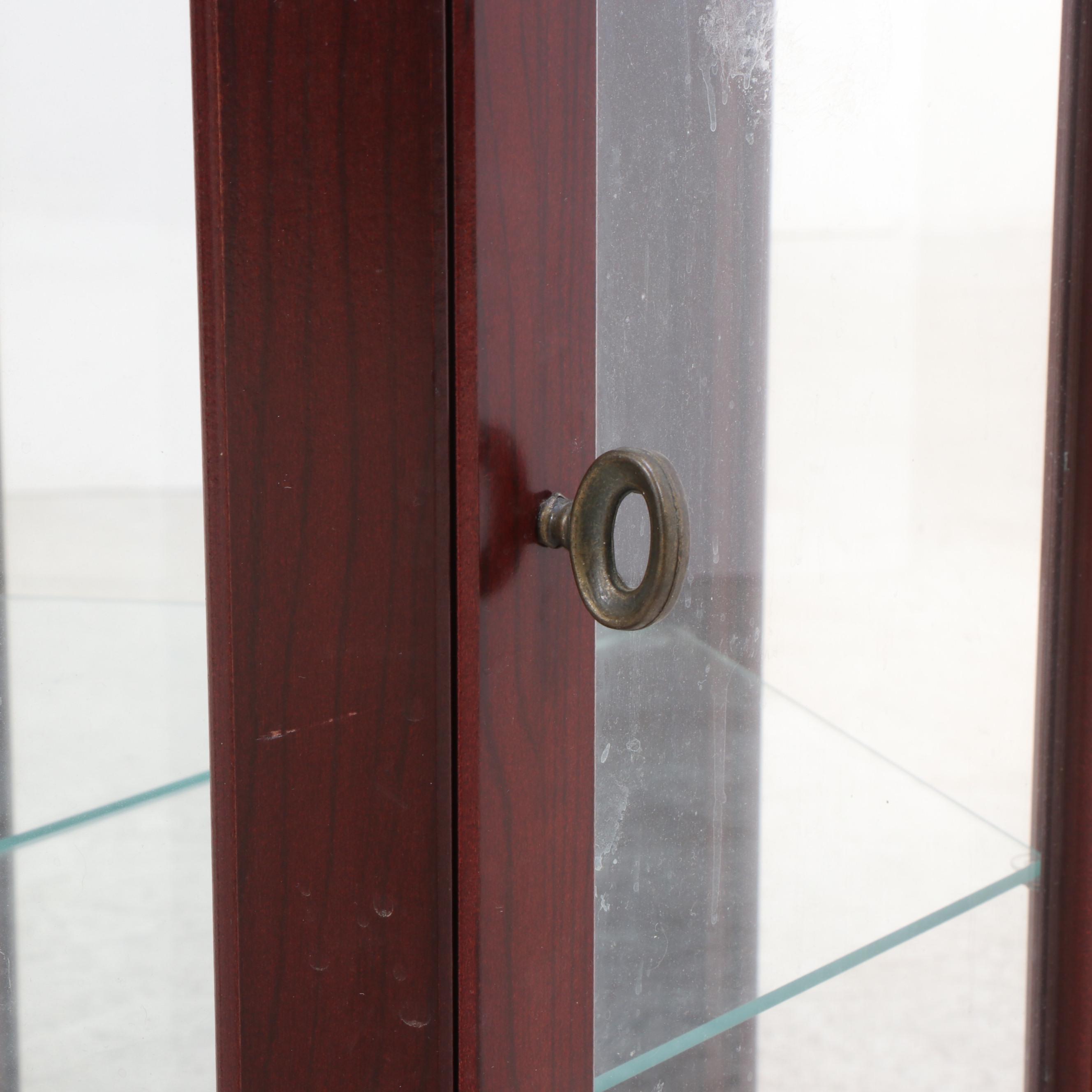Pulaski Federal Style Display Cabinet in Mahogany Finish, Late 20th Century