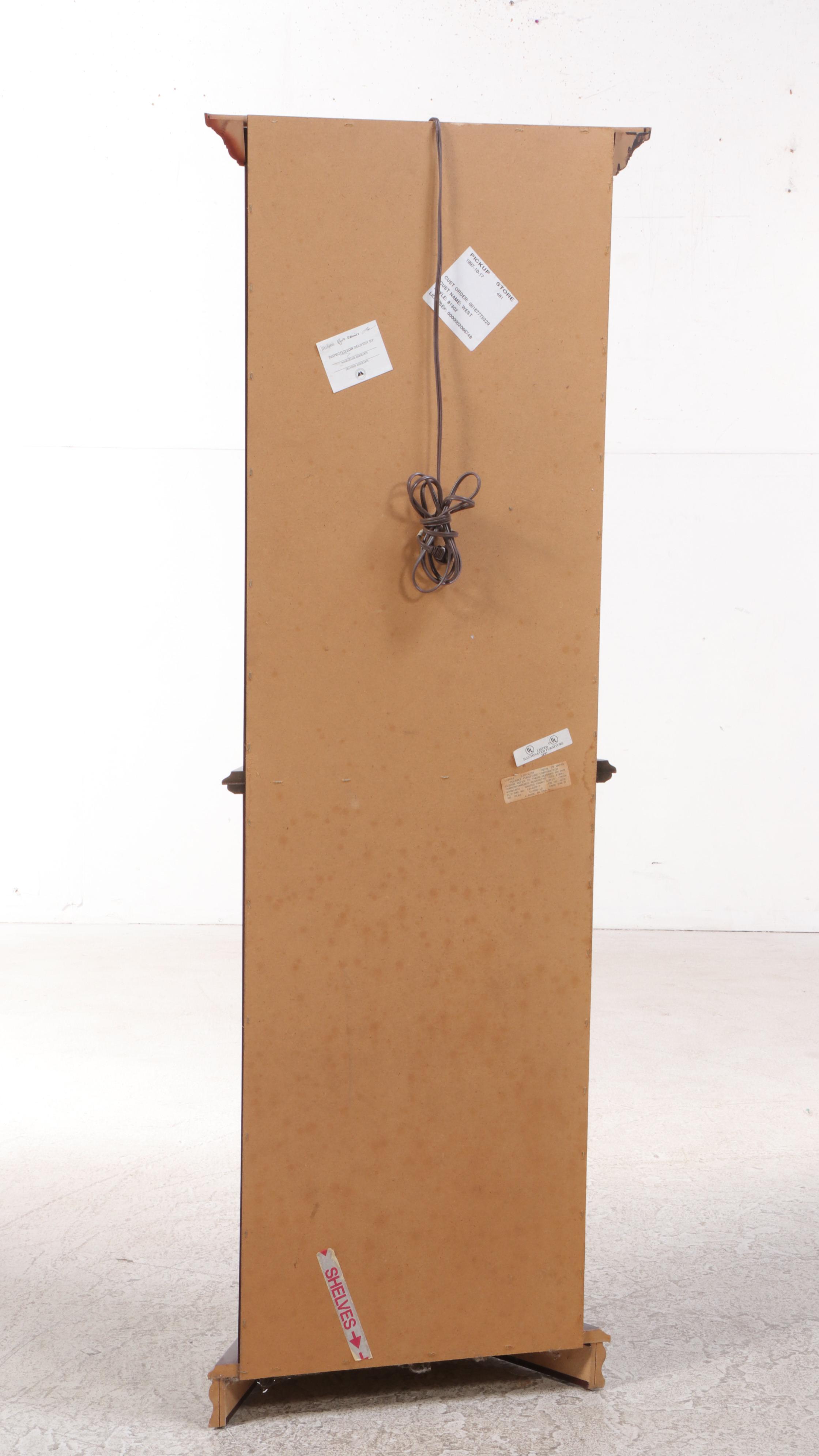 Pulaski Federal Style Display Cabinet in Mahogany Finish, Late 20th Century