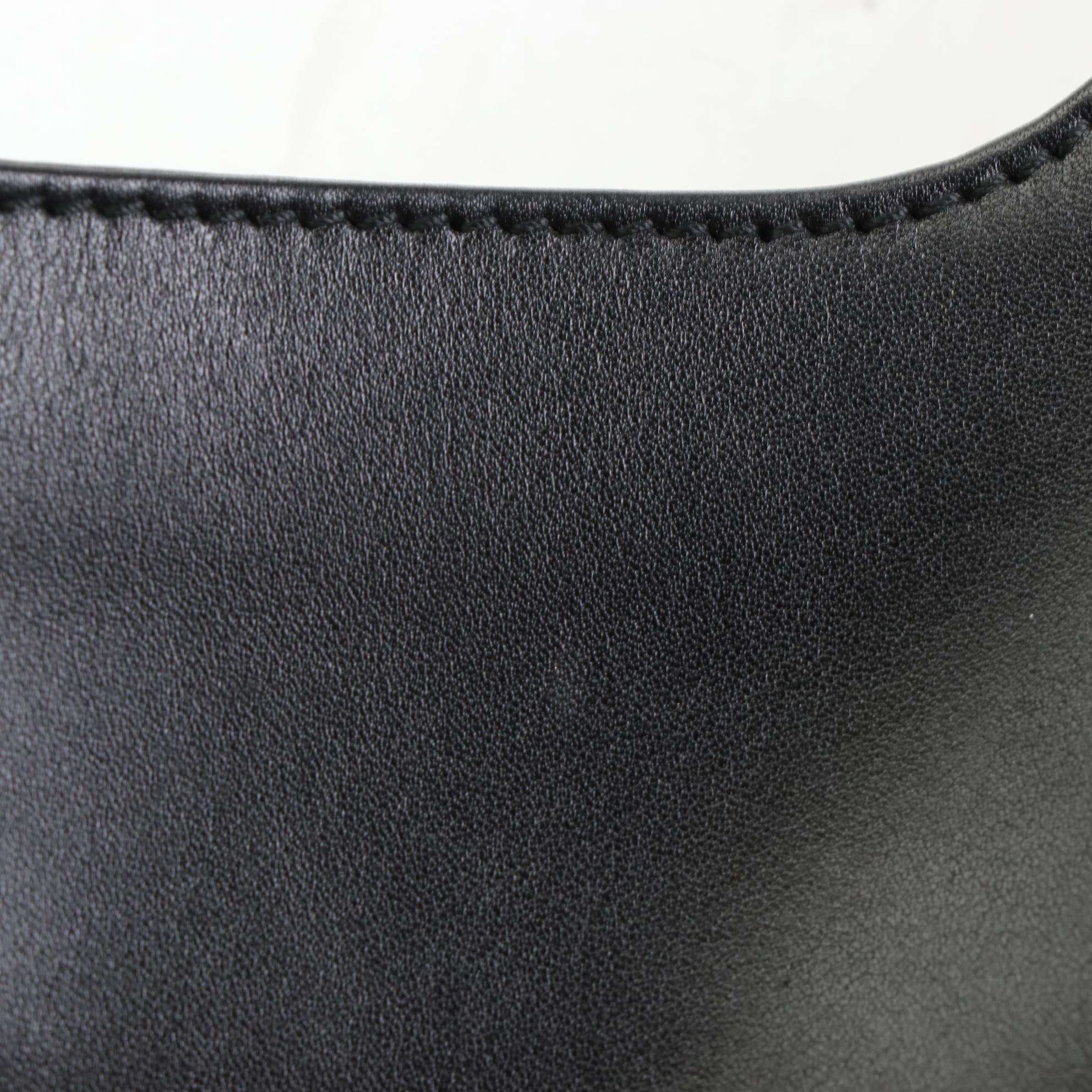 Gucci Hobo Shoulder Bag in Black Leather