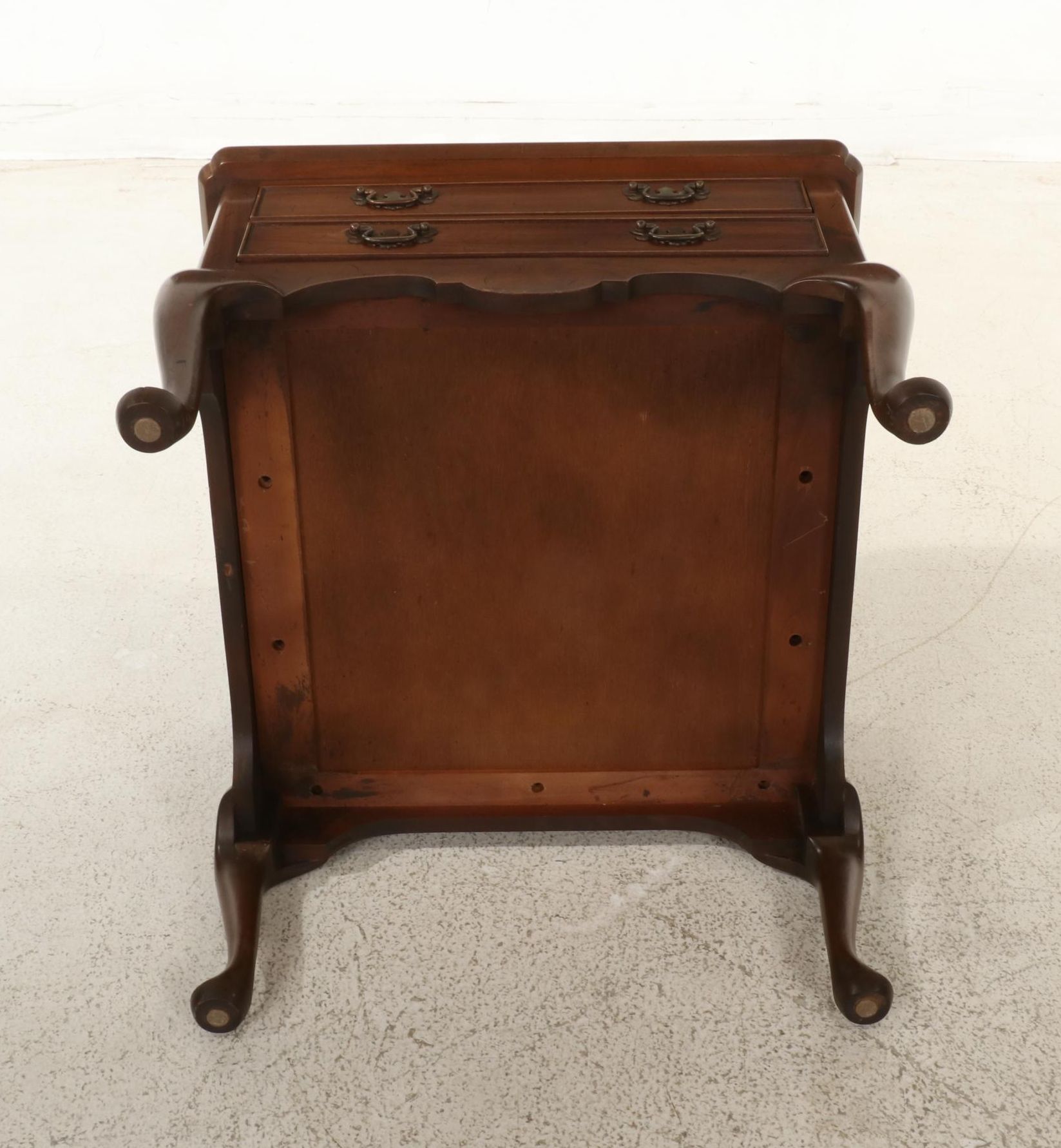 Kittinger Queen Anne Style Mahogany End Table