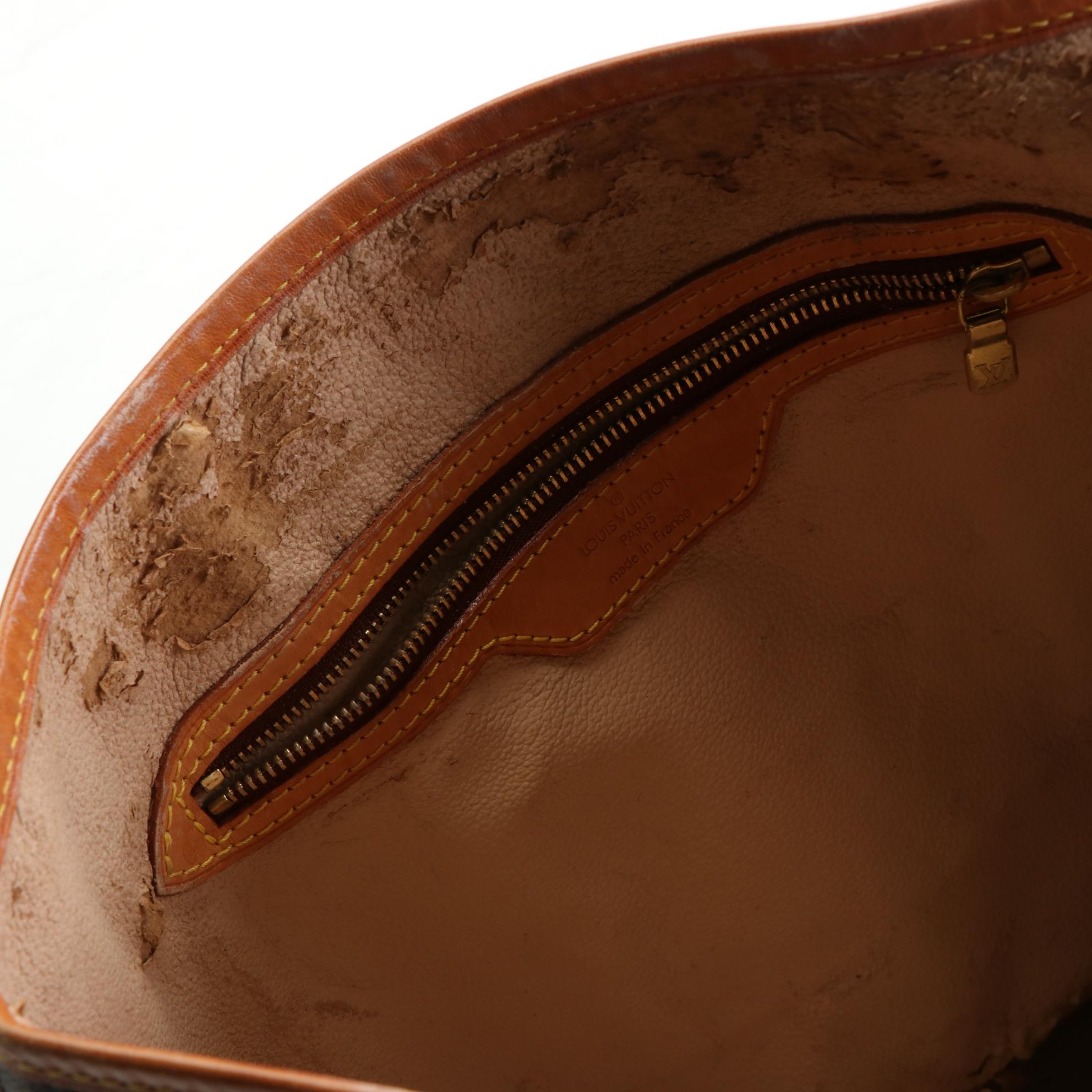 Louis Vuitton Bucket Bag GM in Monogram Canvas and Vachetta Leather