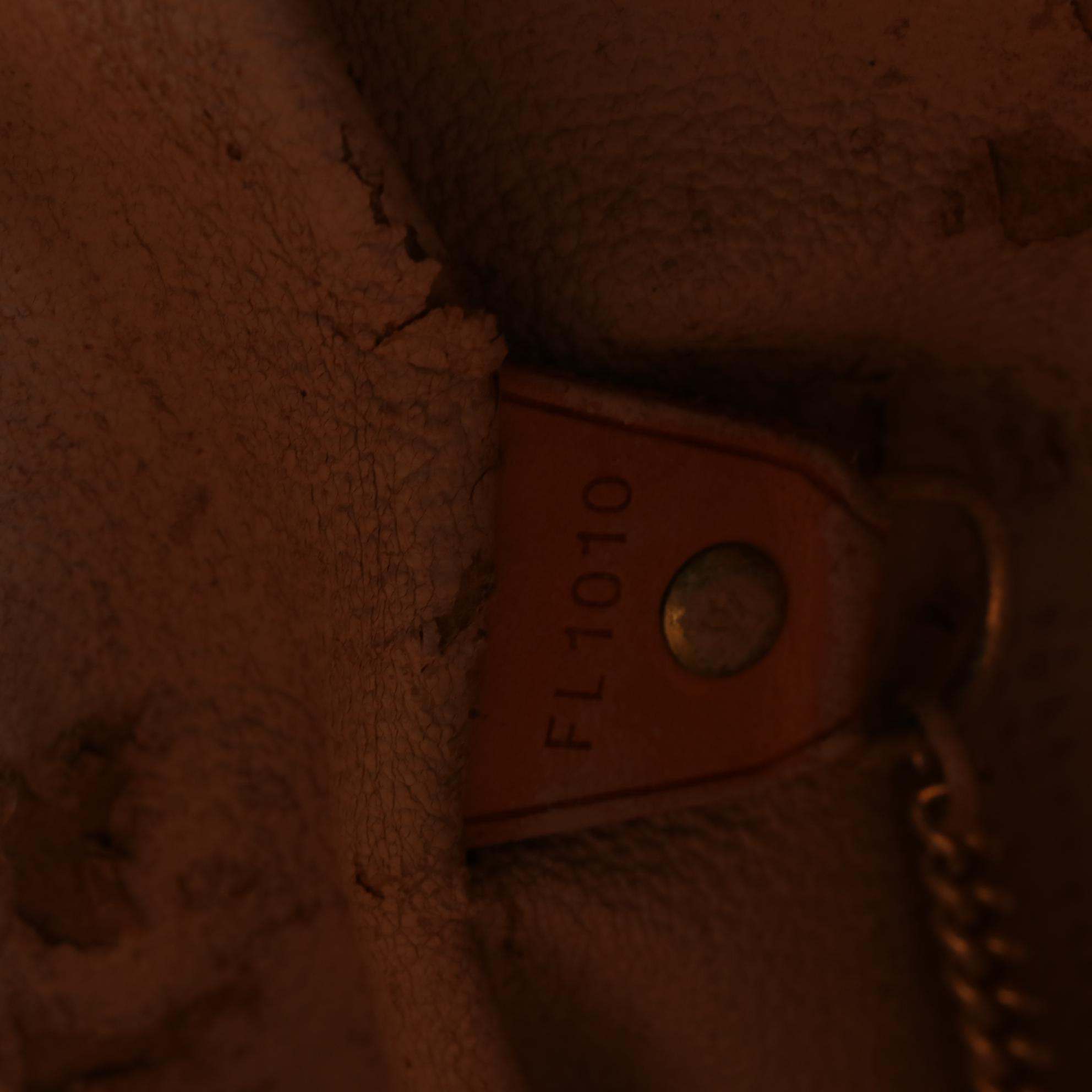 Louis Vuitton Bucket Bag GM in Monogram Canvas and Vachetta Leather