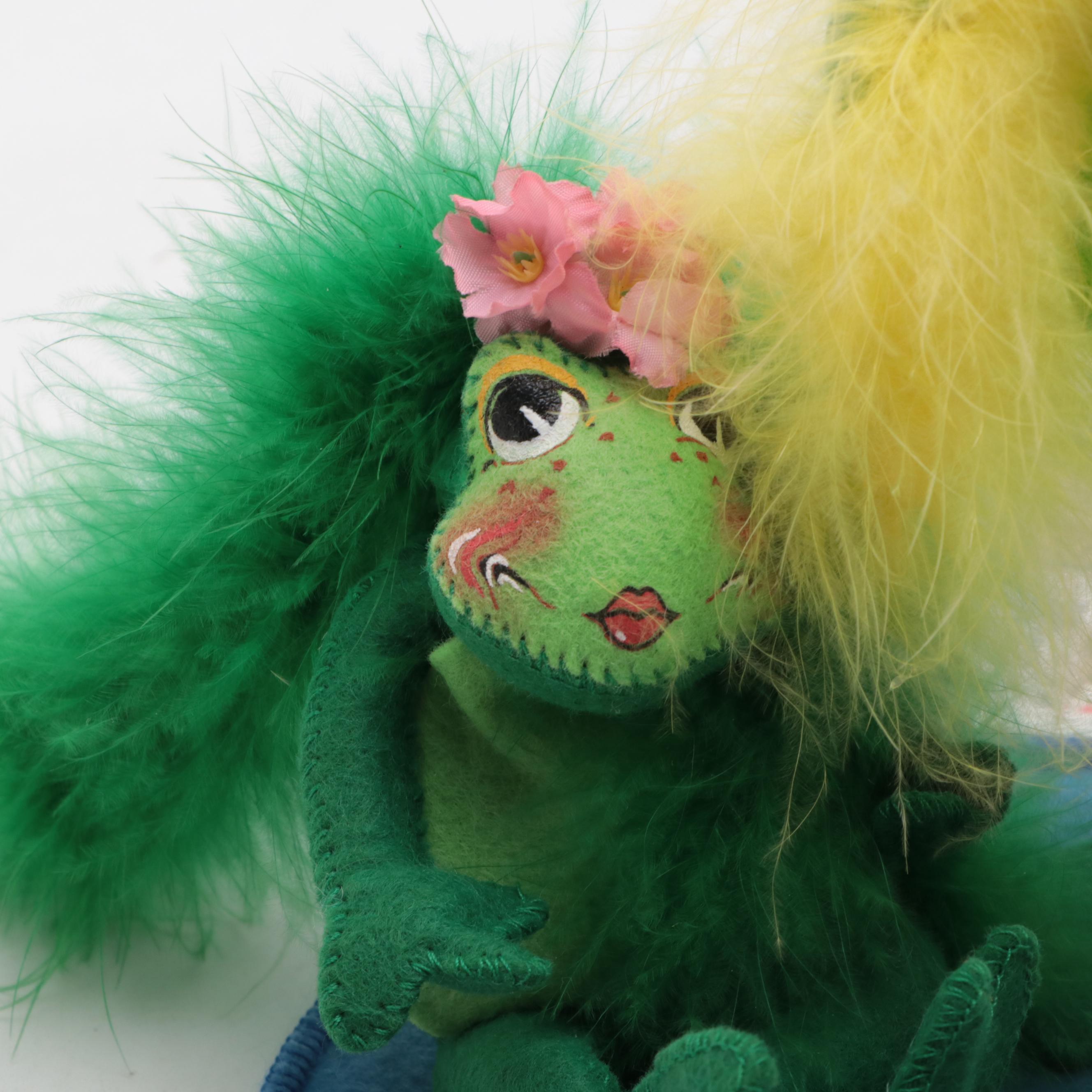 Annalee Dolls "Fabulous Floozy Frogs" Figure, 1998